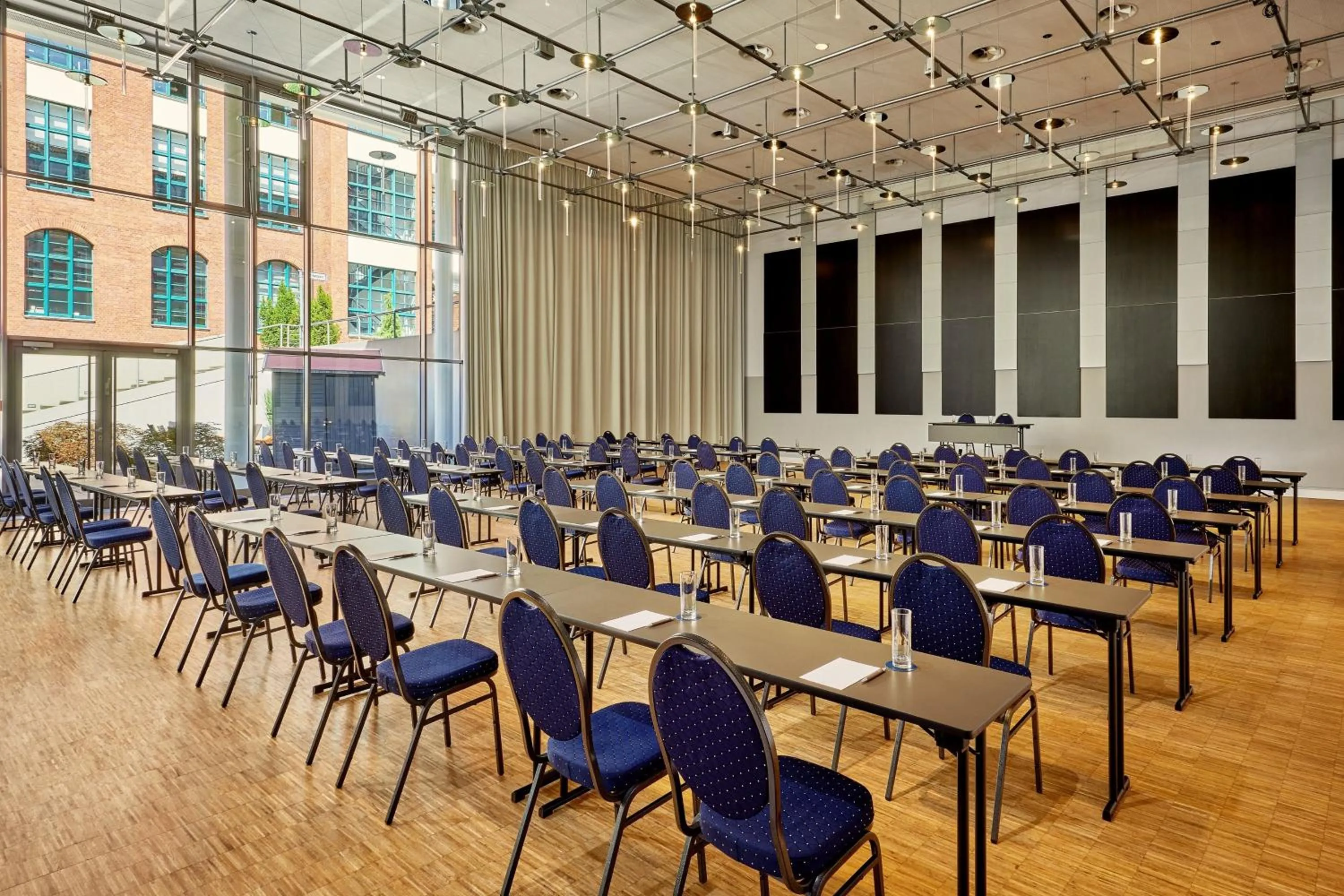 Meeting/conference room in Sheraton Hannover Pelikan Hotel