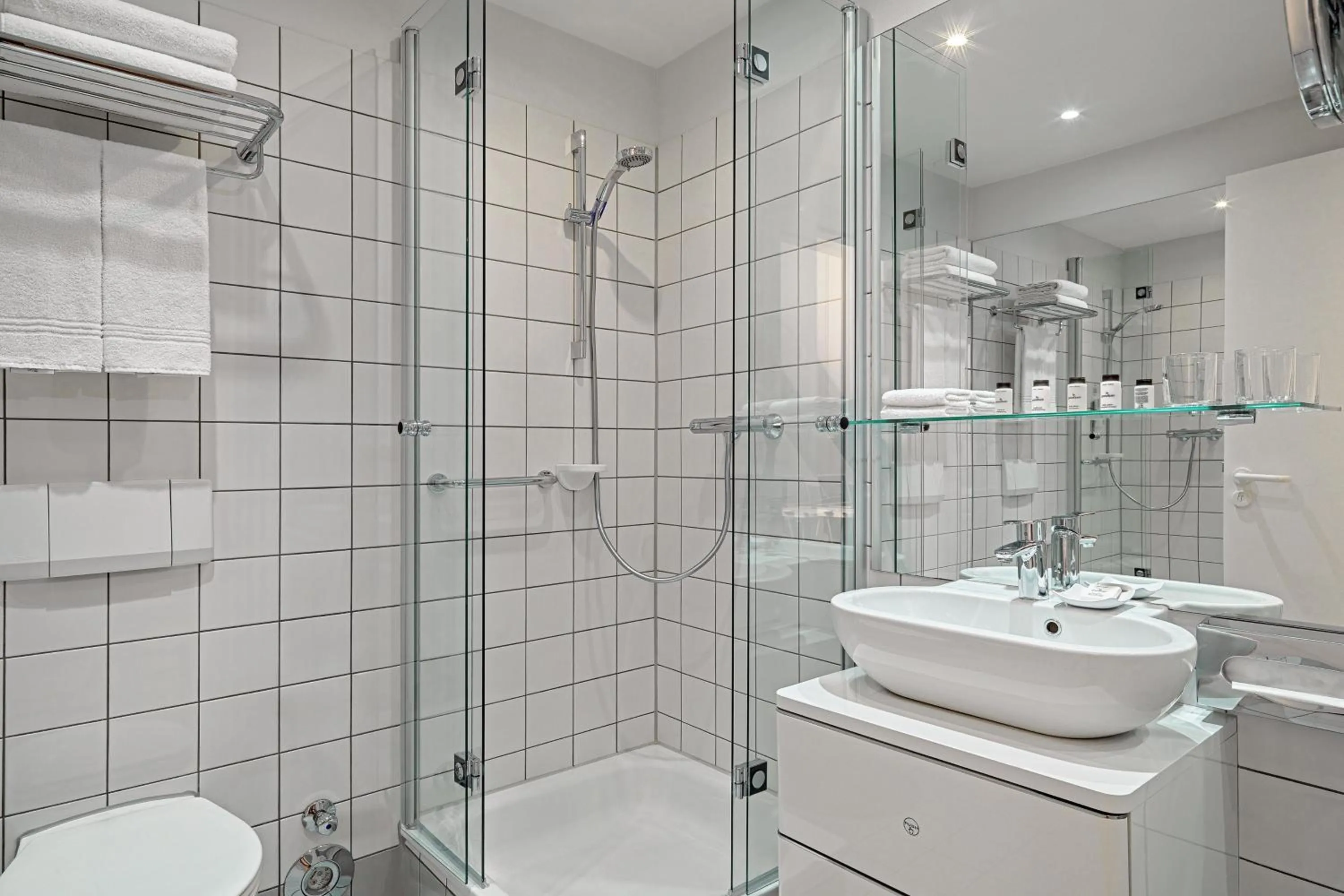 Bathroom in Sheraton Hannover Pelikan Hotel