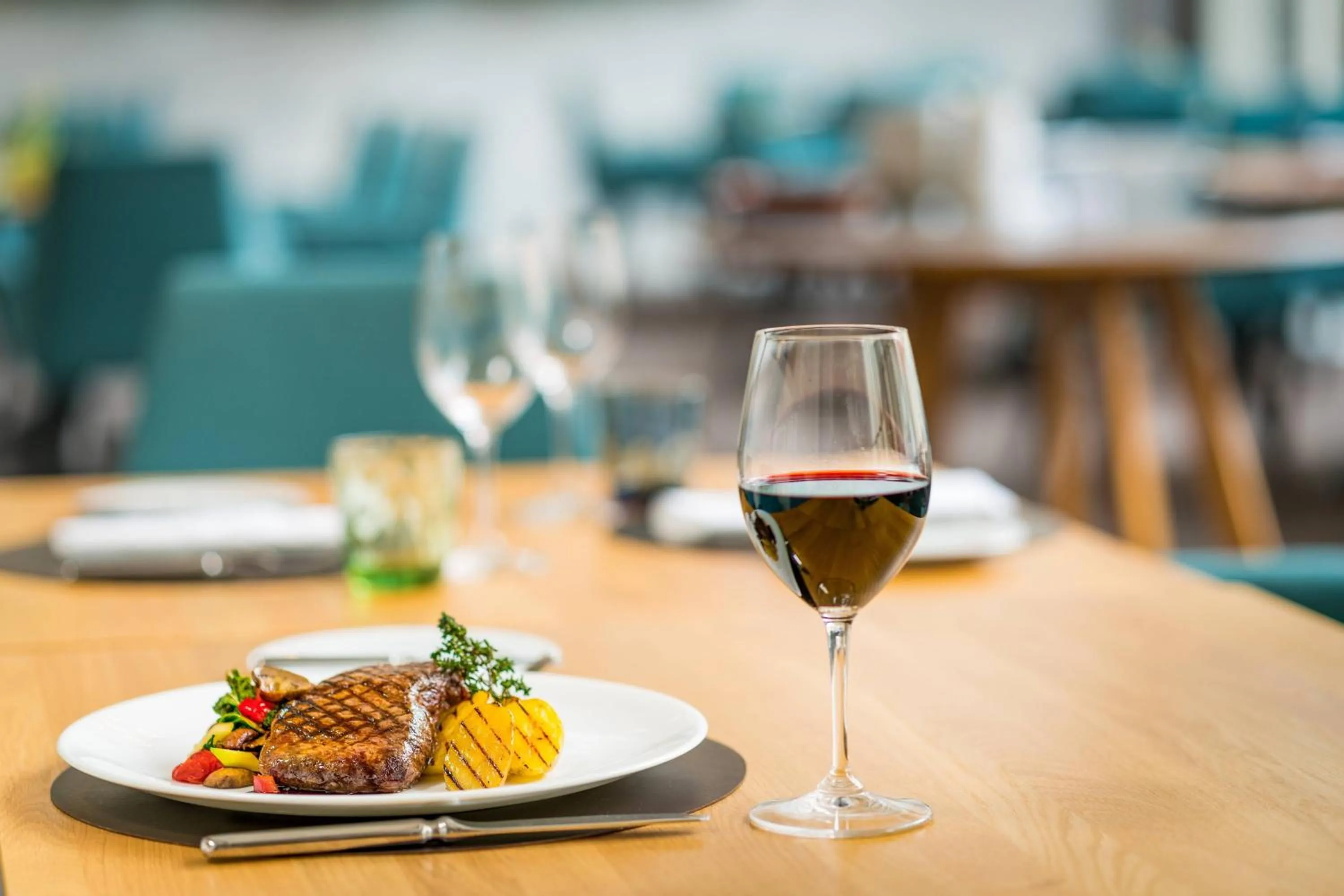 Restaurant/places to eat in Sheraton Hannover Pelikan Hotel