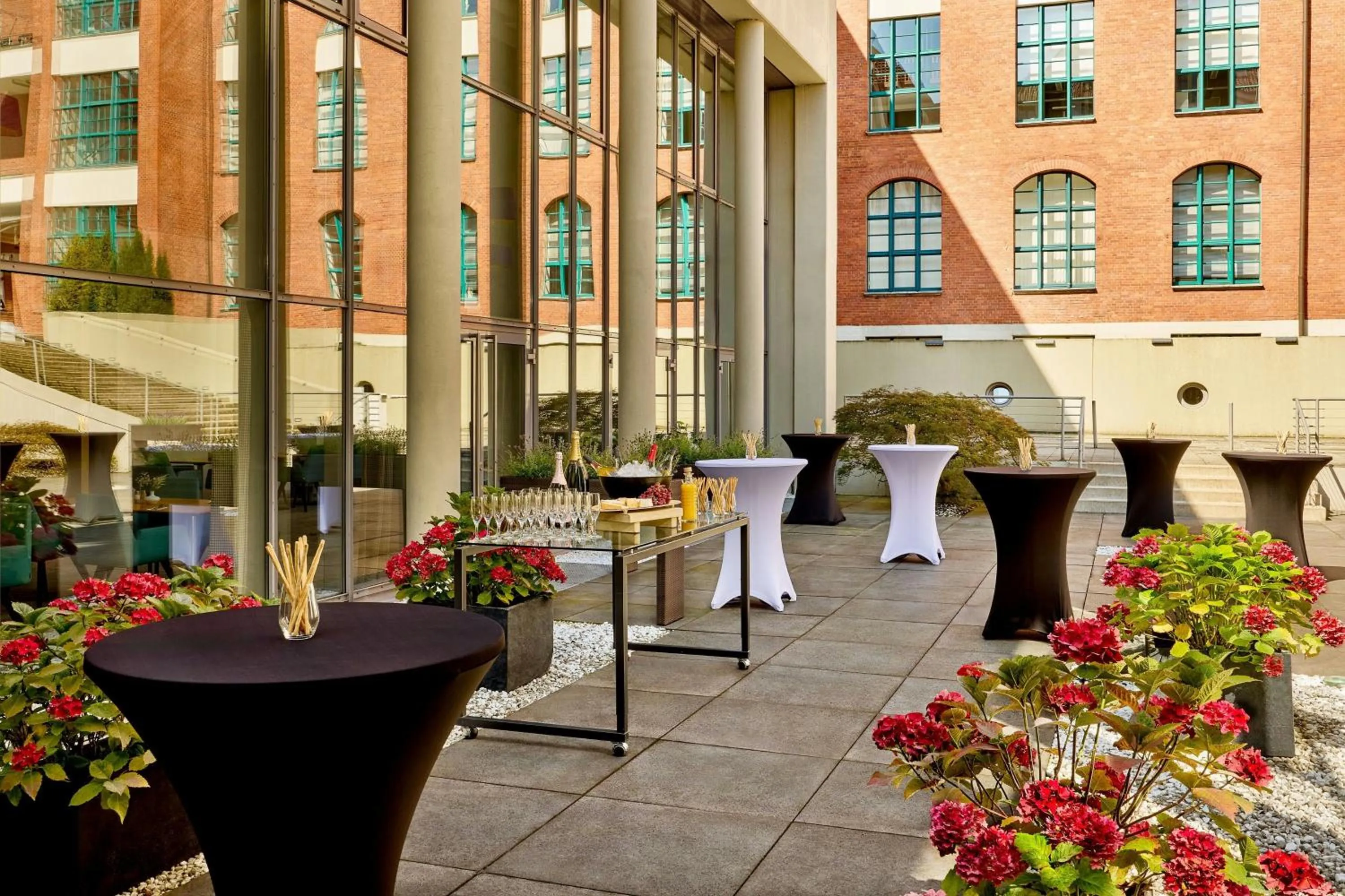 Lobby or reception in Sheraton Hannover Pelikan Hotel