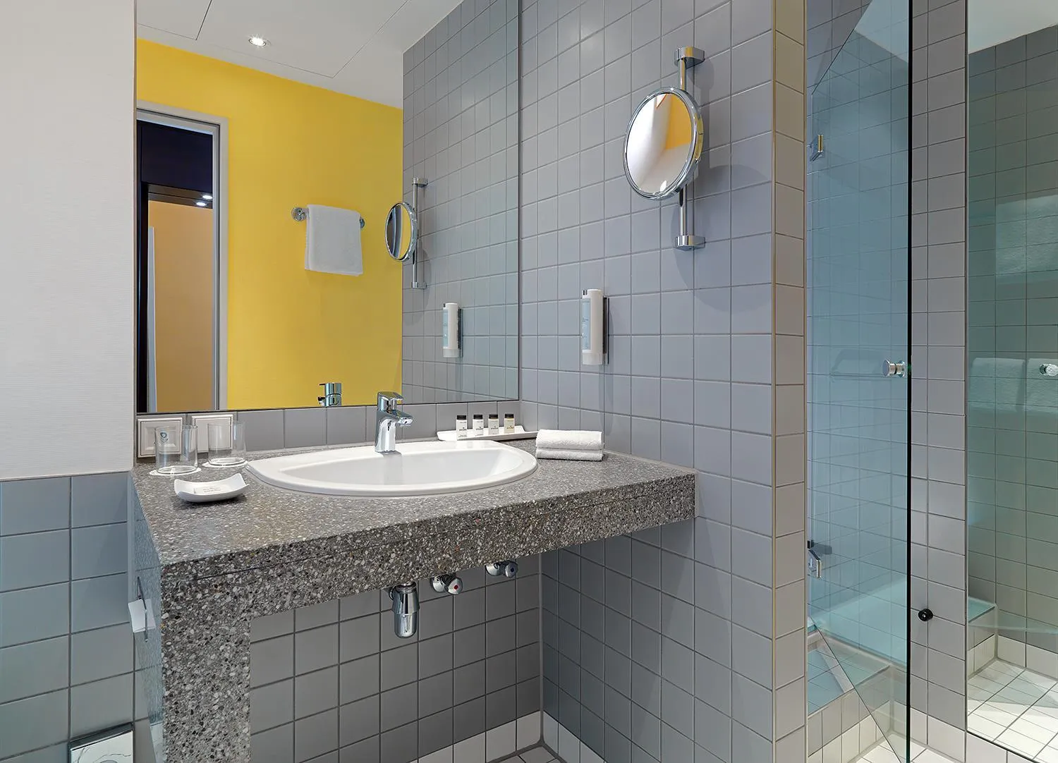 Shower in Sheraton Hannover Pelikan Hotel