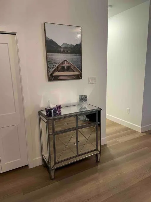 Adorable 1 Bedroom Suite- a skip to Galloping Goose