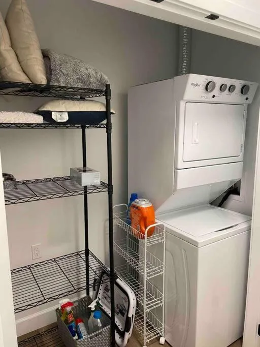 Adorable 1 Bedroom Suite- a skip to Galloping Goose