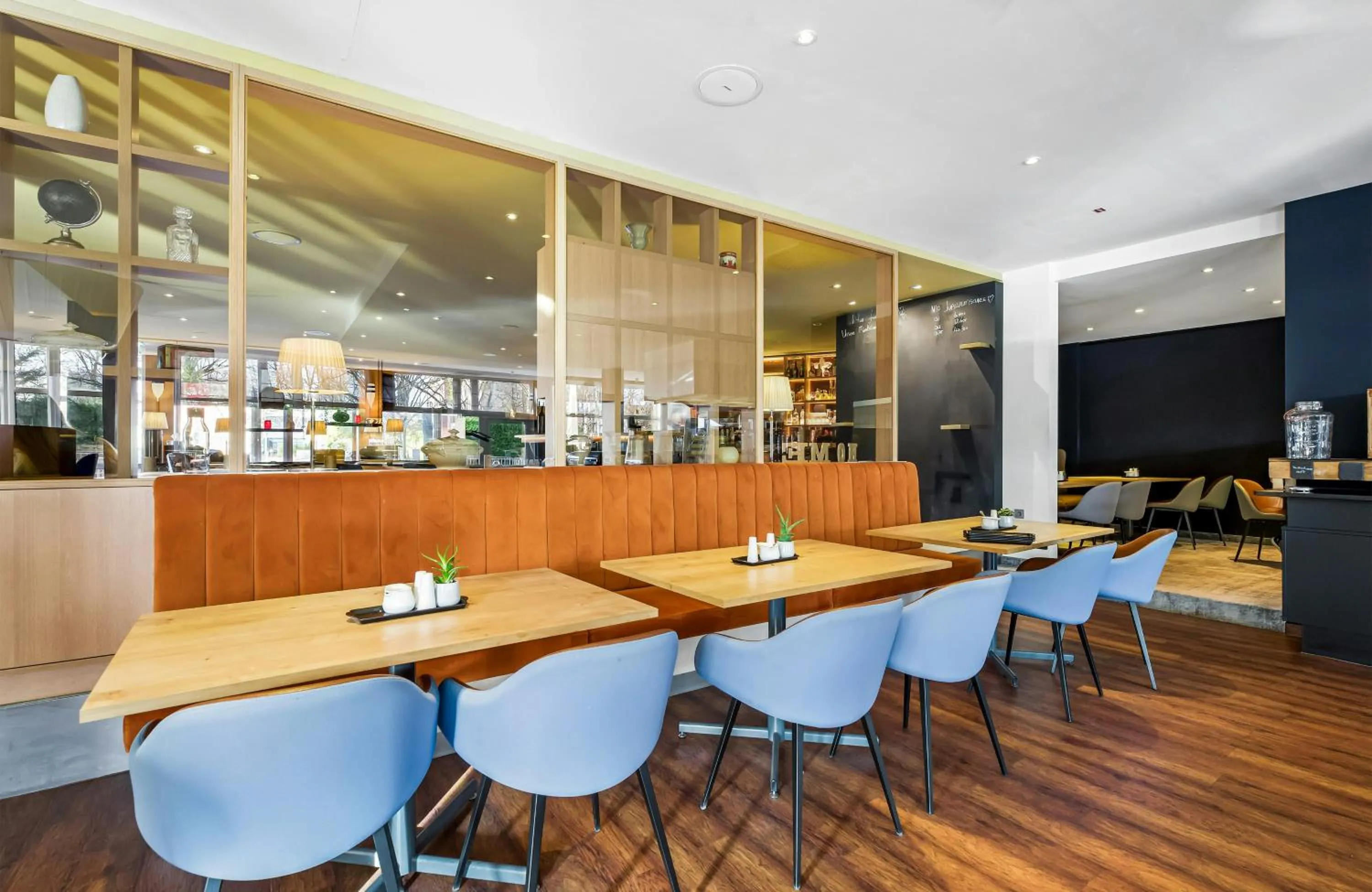 Restaurant/places to eat in Leonardo Hotel Hannover Medical Park