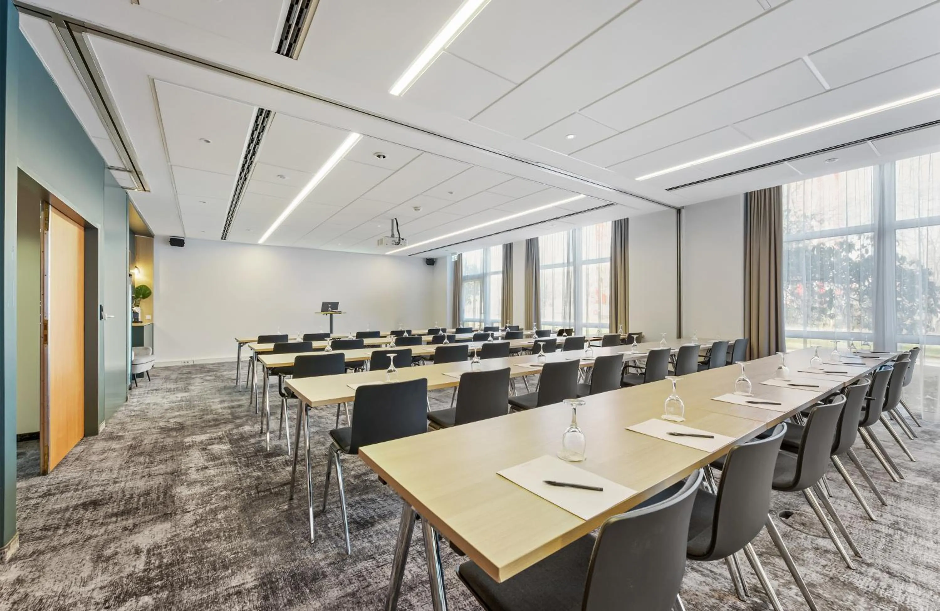Meeting/conference room in Leonardo Hotel Hannover Medical Park