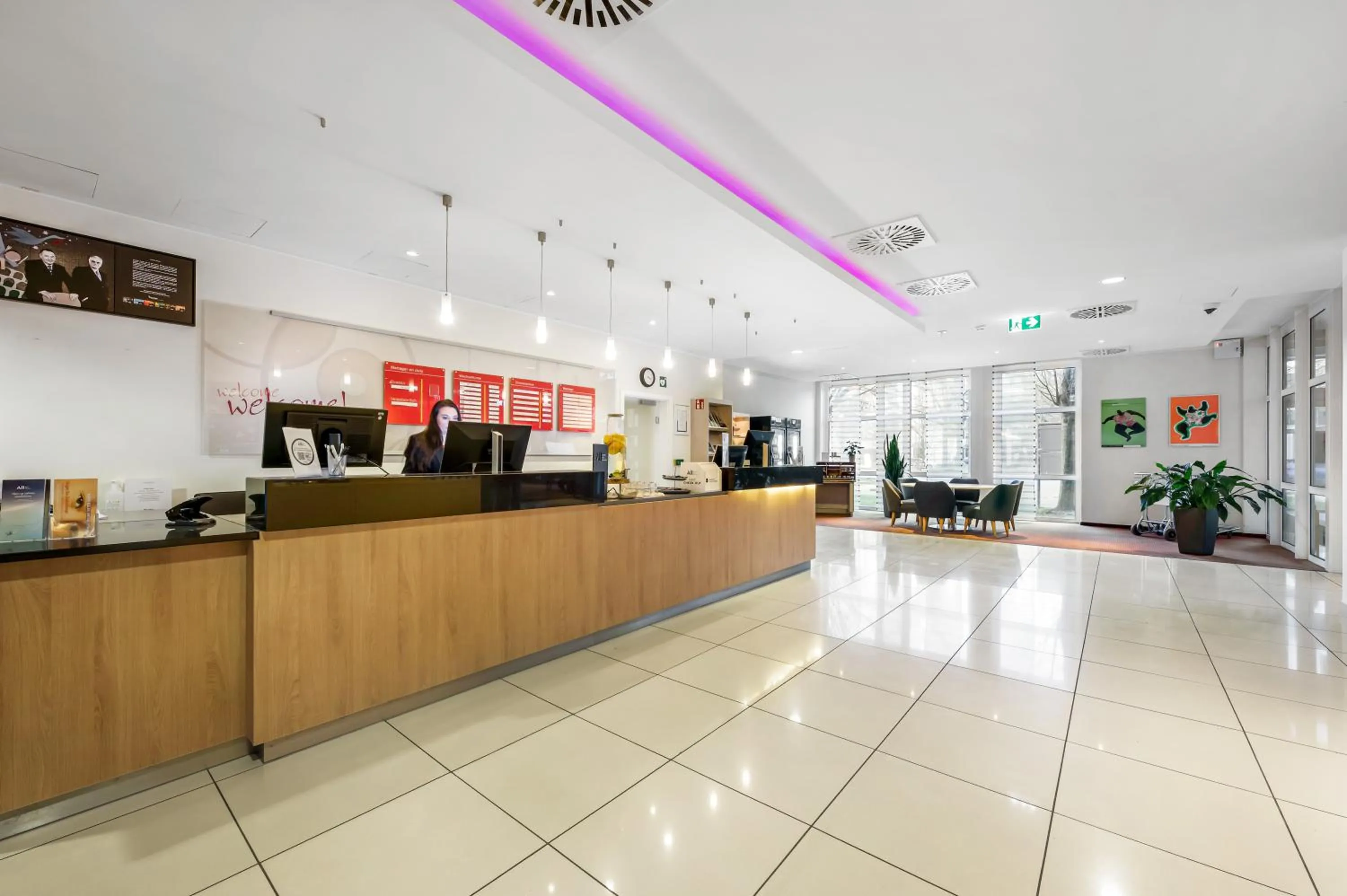 Lobby or reception in Mercure Hotel Hannover Medical Park