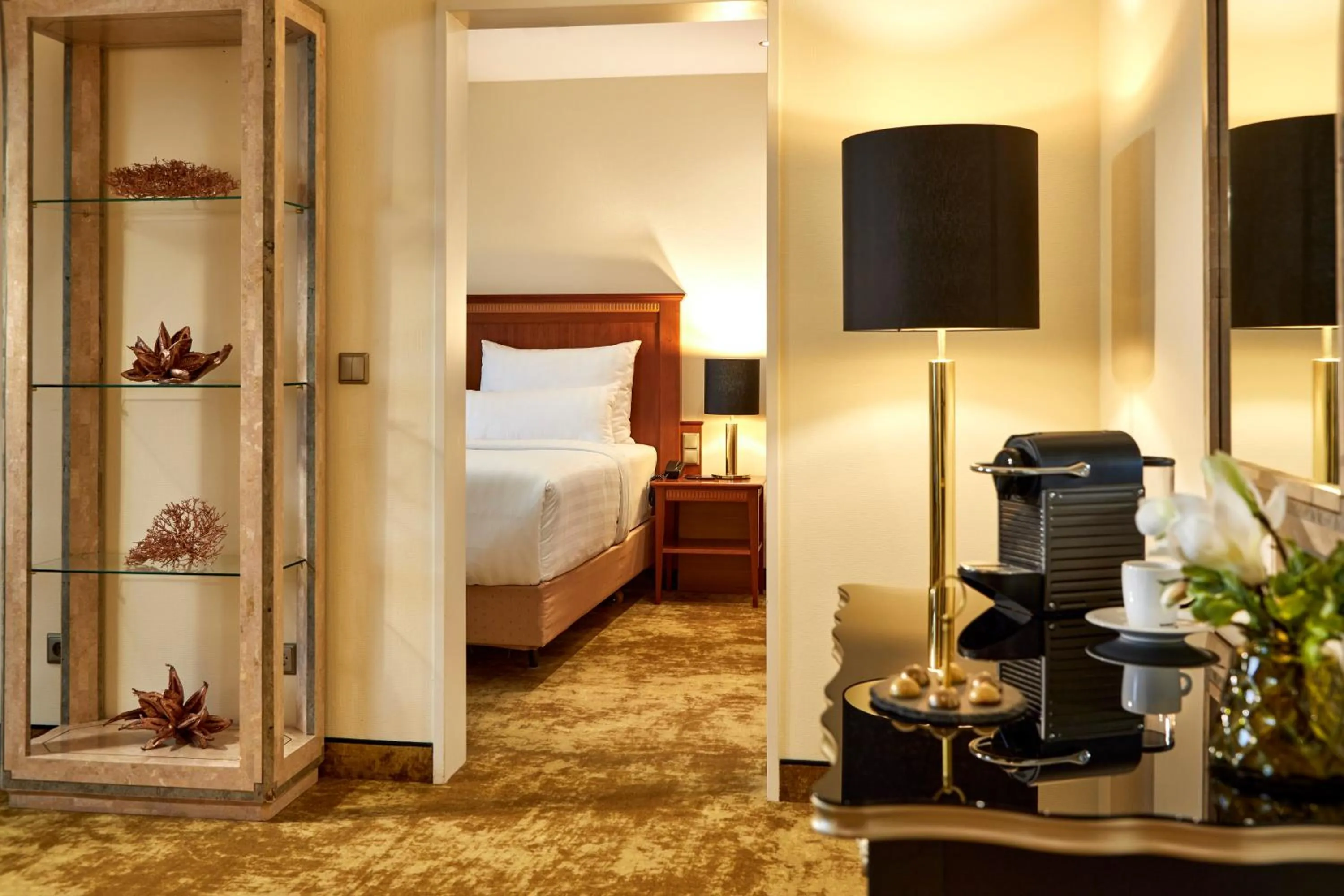 Bedroom, Bed in Das Carls Hotel