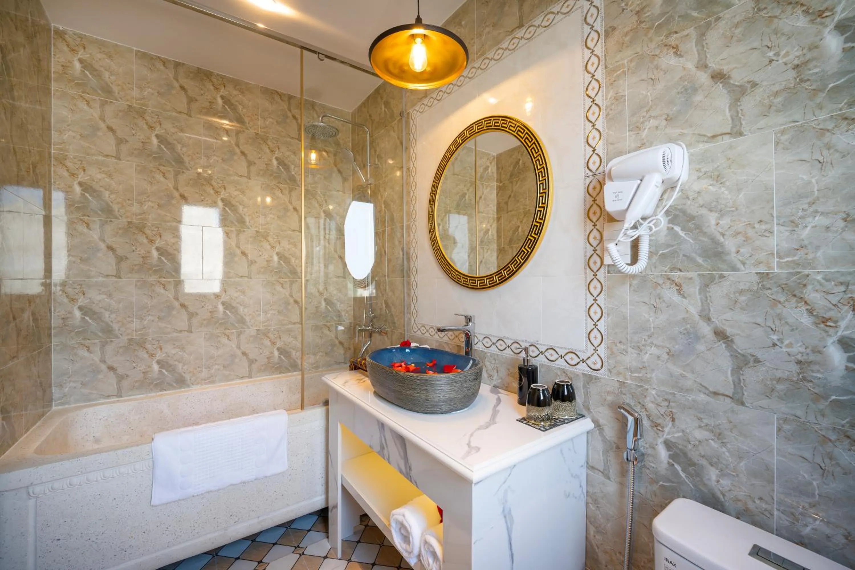 Shower in Soluna D'Annam - The Art of Hoi An Relaxation - formerly Hoi An Babylon Riverside Hotel