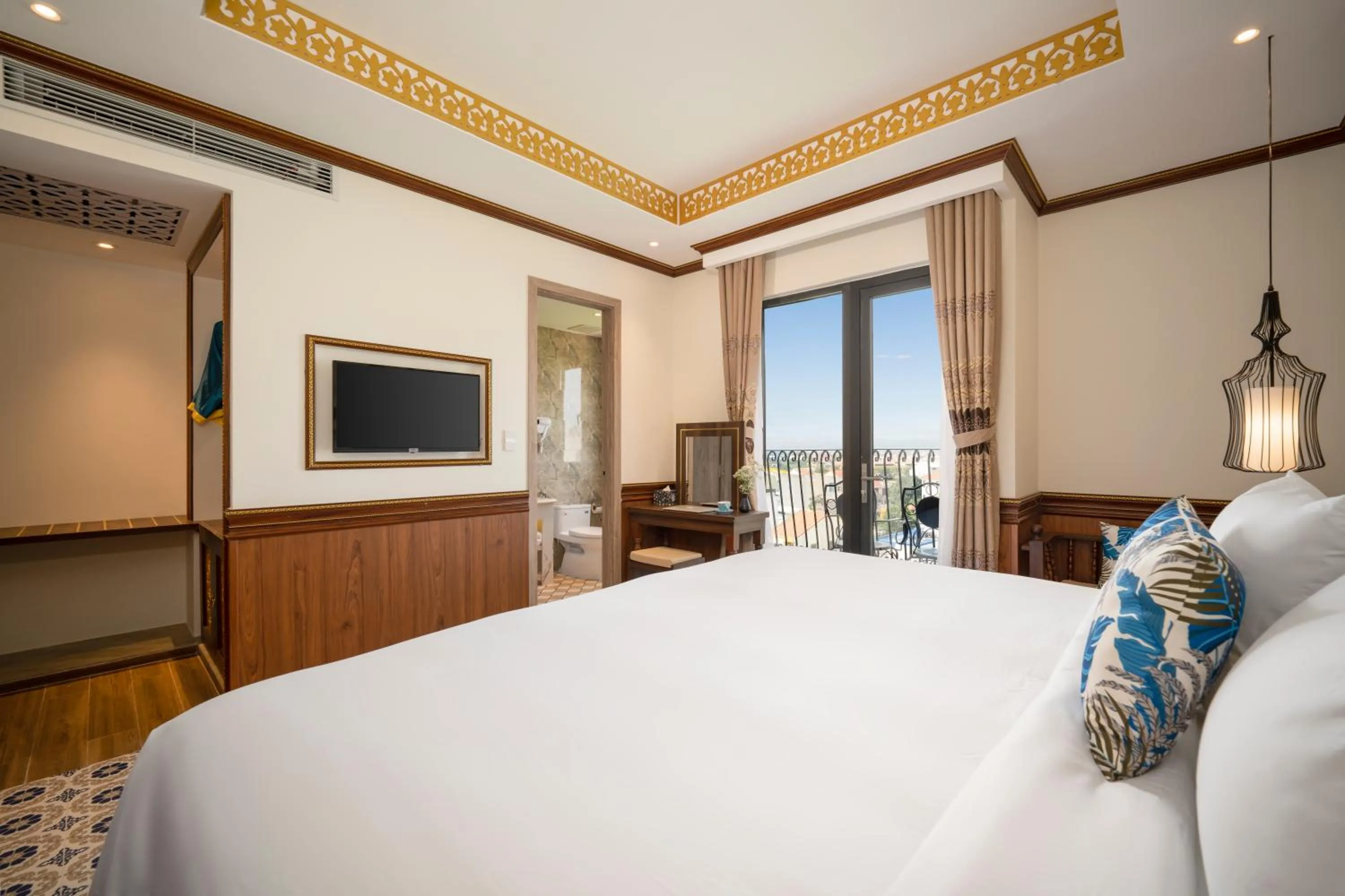 Bed in Soluna D'Annam - The Art of Hoi An Relaxation - formerly Hoi An Babylon Riverside Hotel