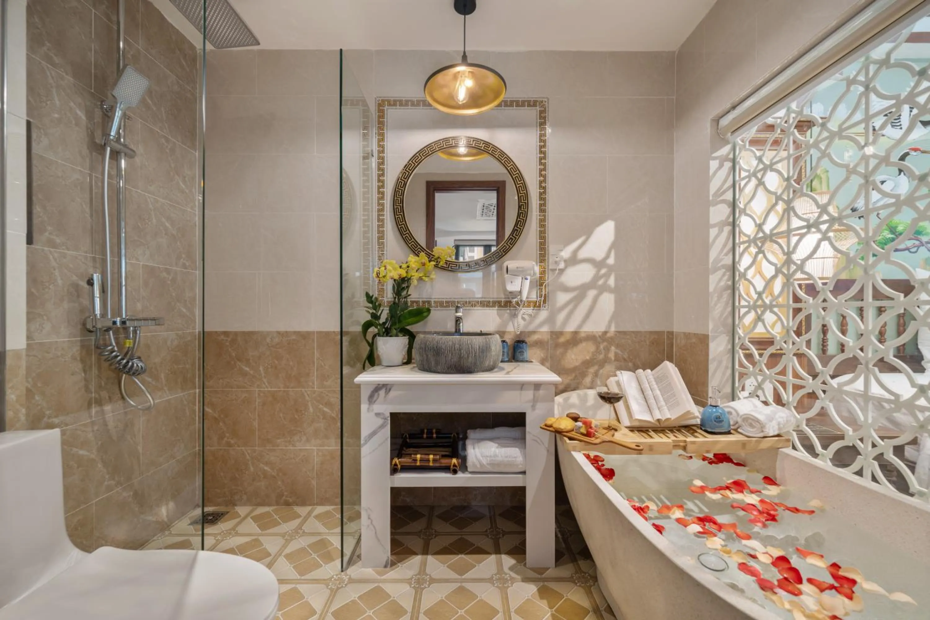 Shower in Soluna D'Annam - The Art of Hoi An Relaxation - formerly Hoi An Babylon Riverside Hotel