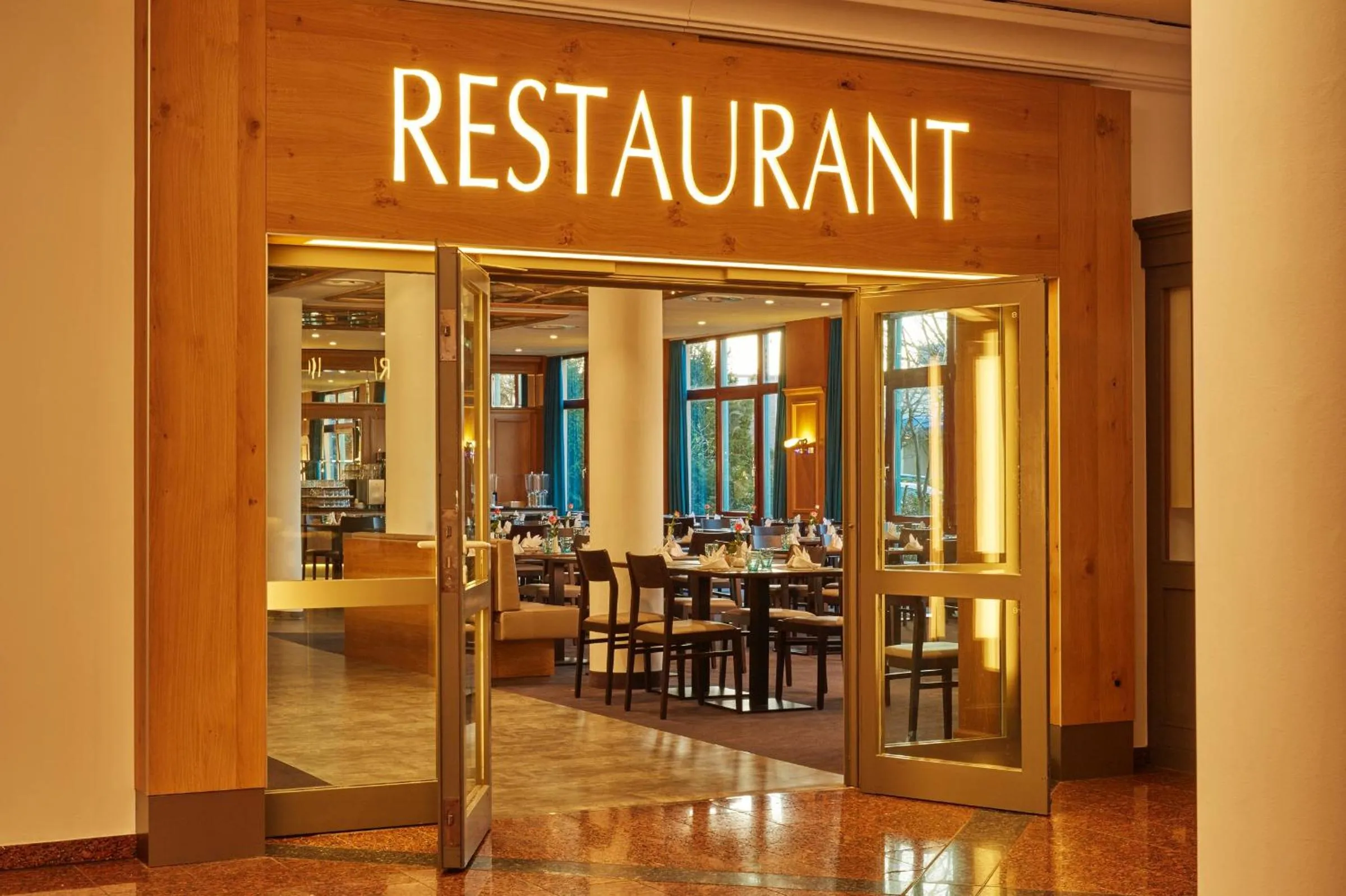 Dining area in H+ Hotel Hannover
