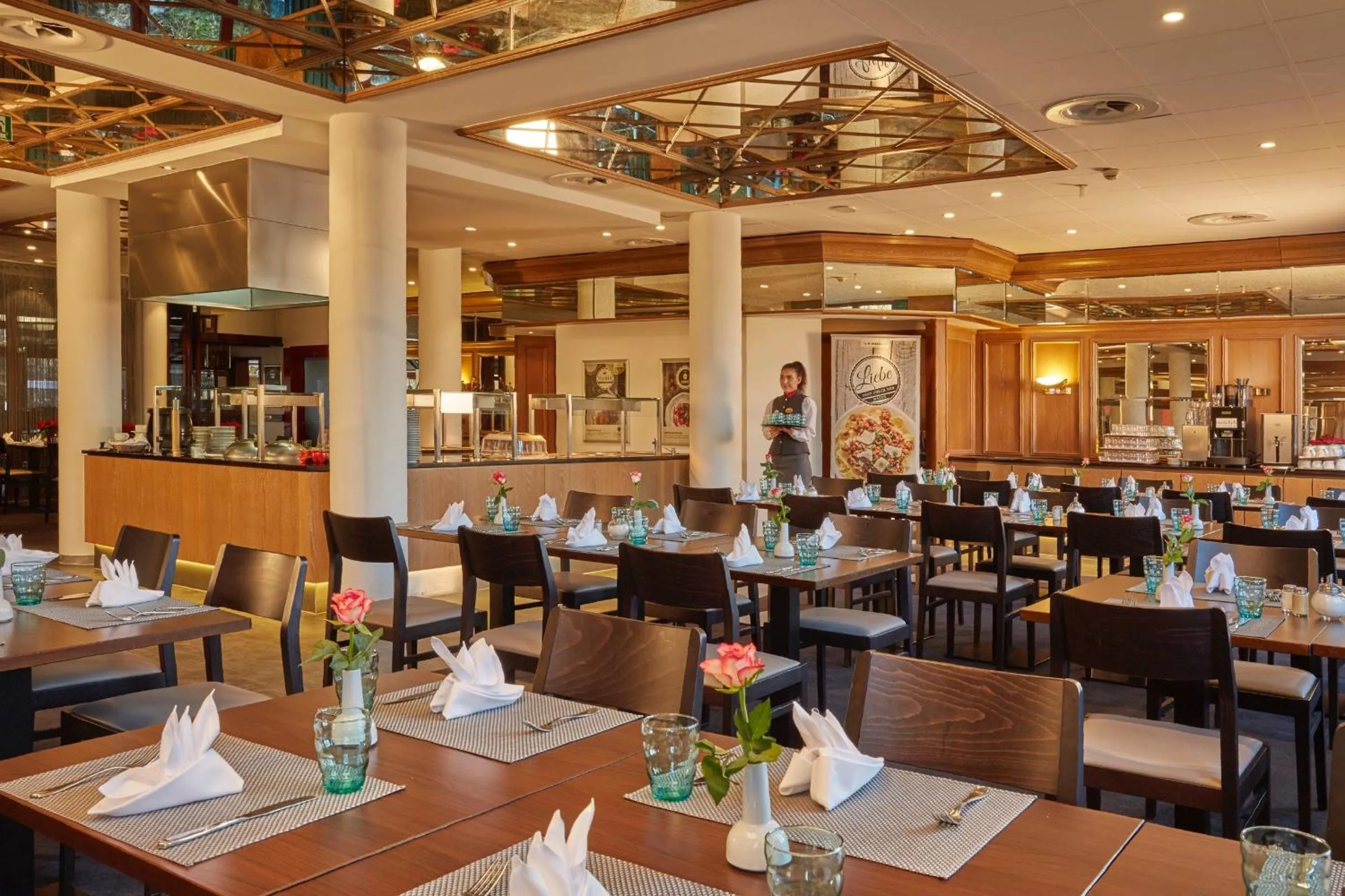 Dining area in H+ Hotel Hannover