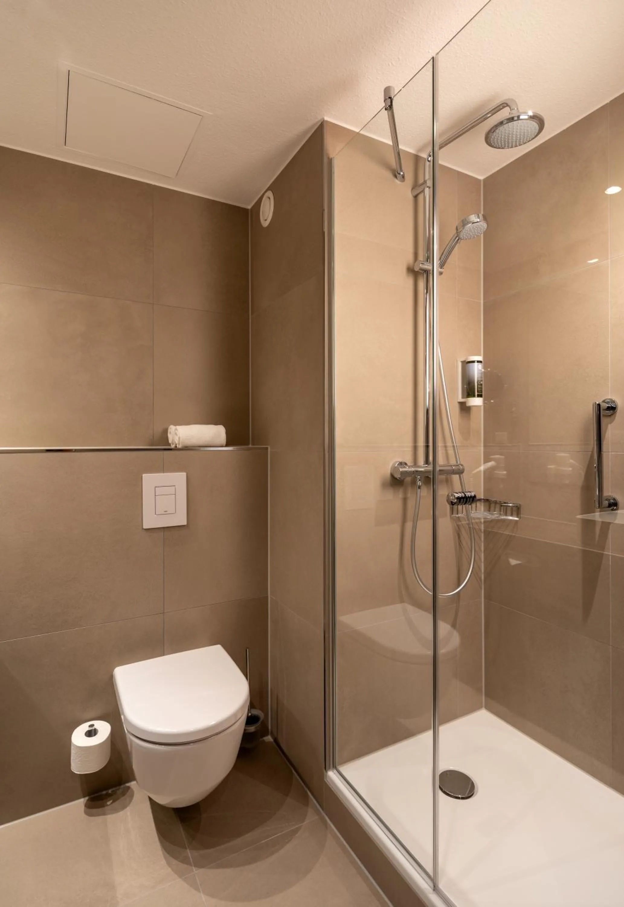 Bathroom in H+ Hotel Hannover