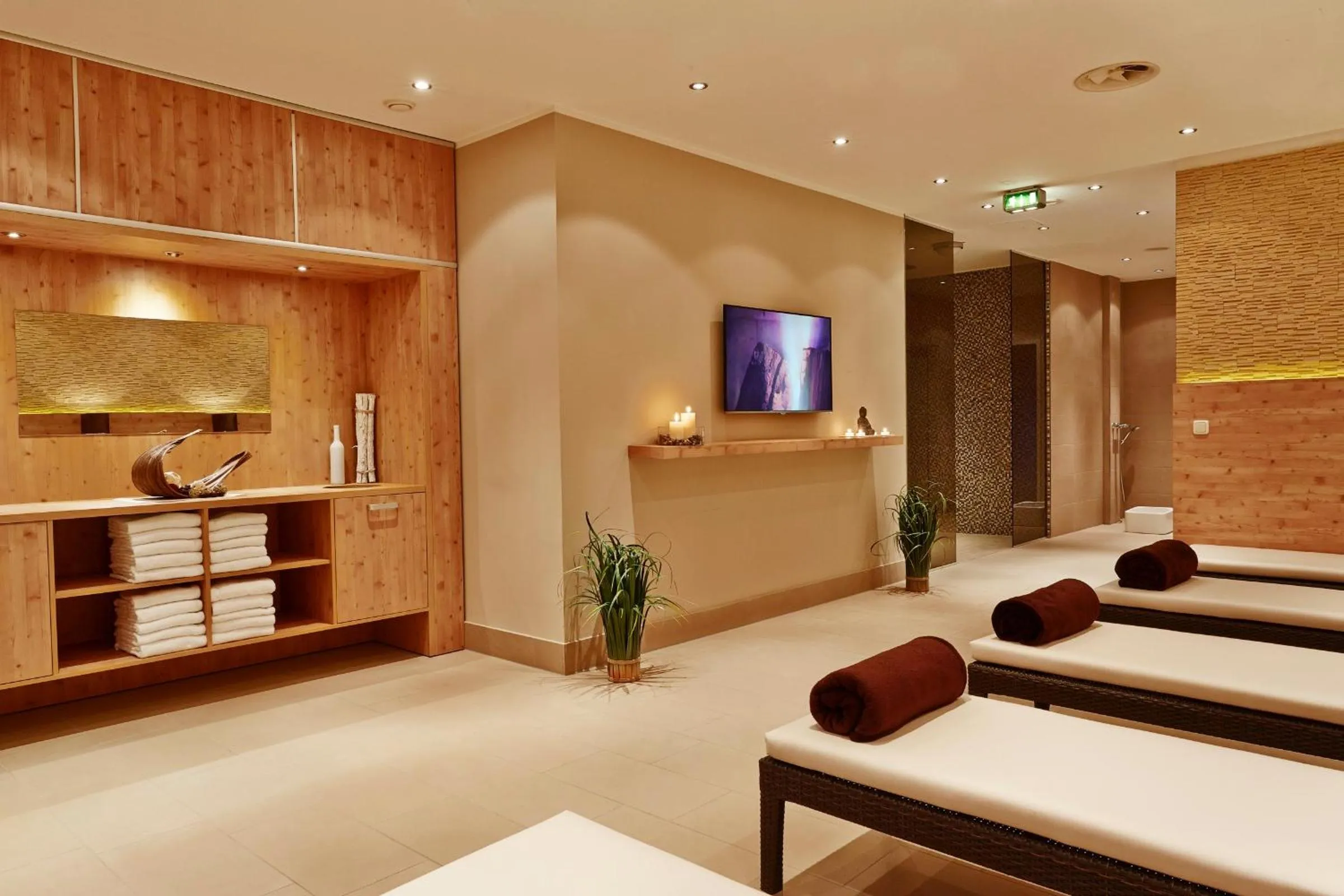 Spa and wellness centre/facilities in H+ Hotel Hannover
