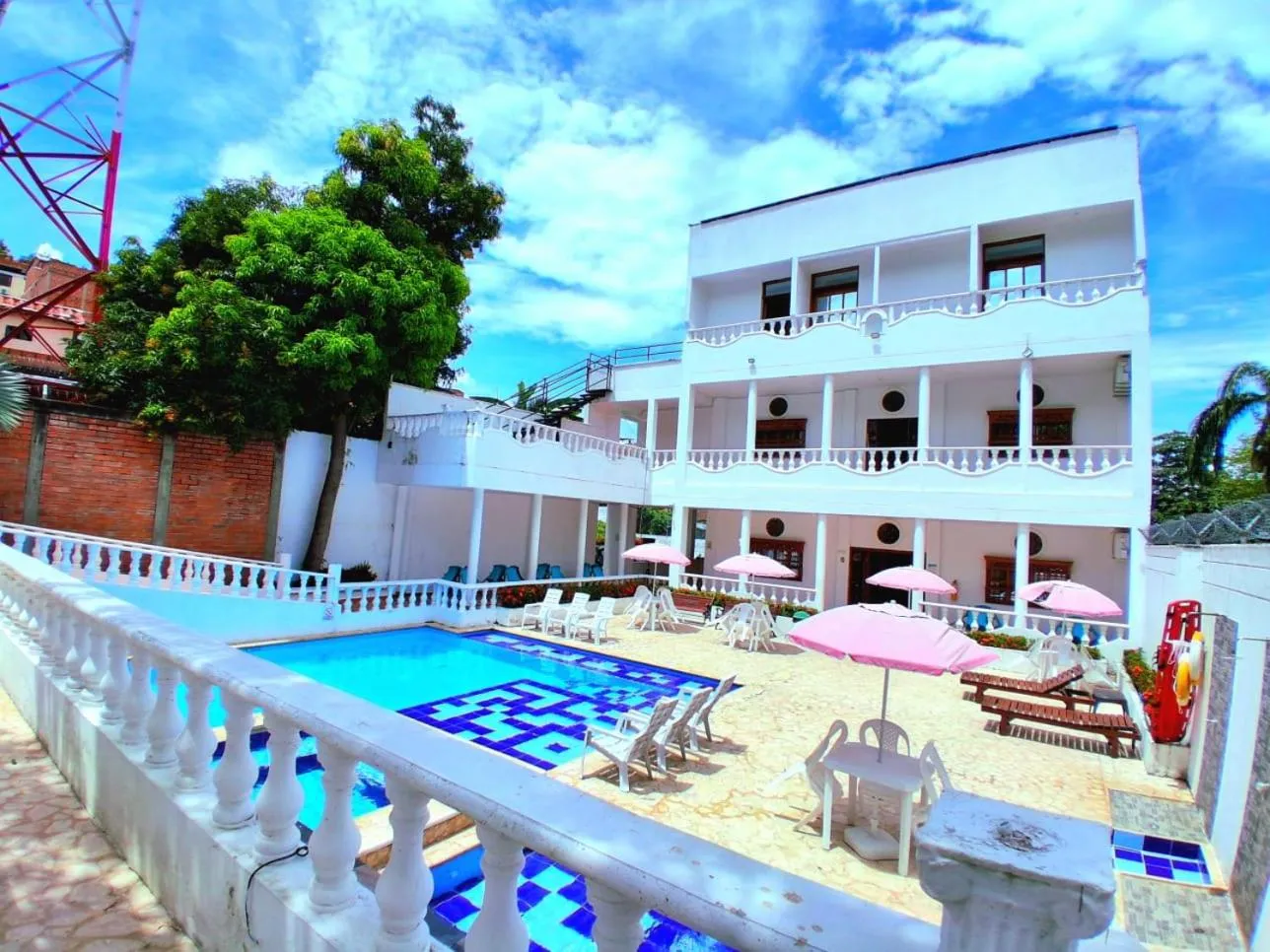 Swimming pool in Hotel Santa Fe del Parque
