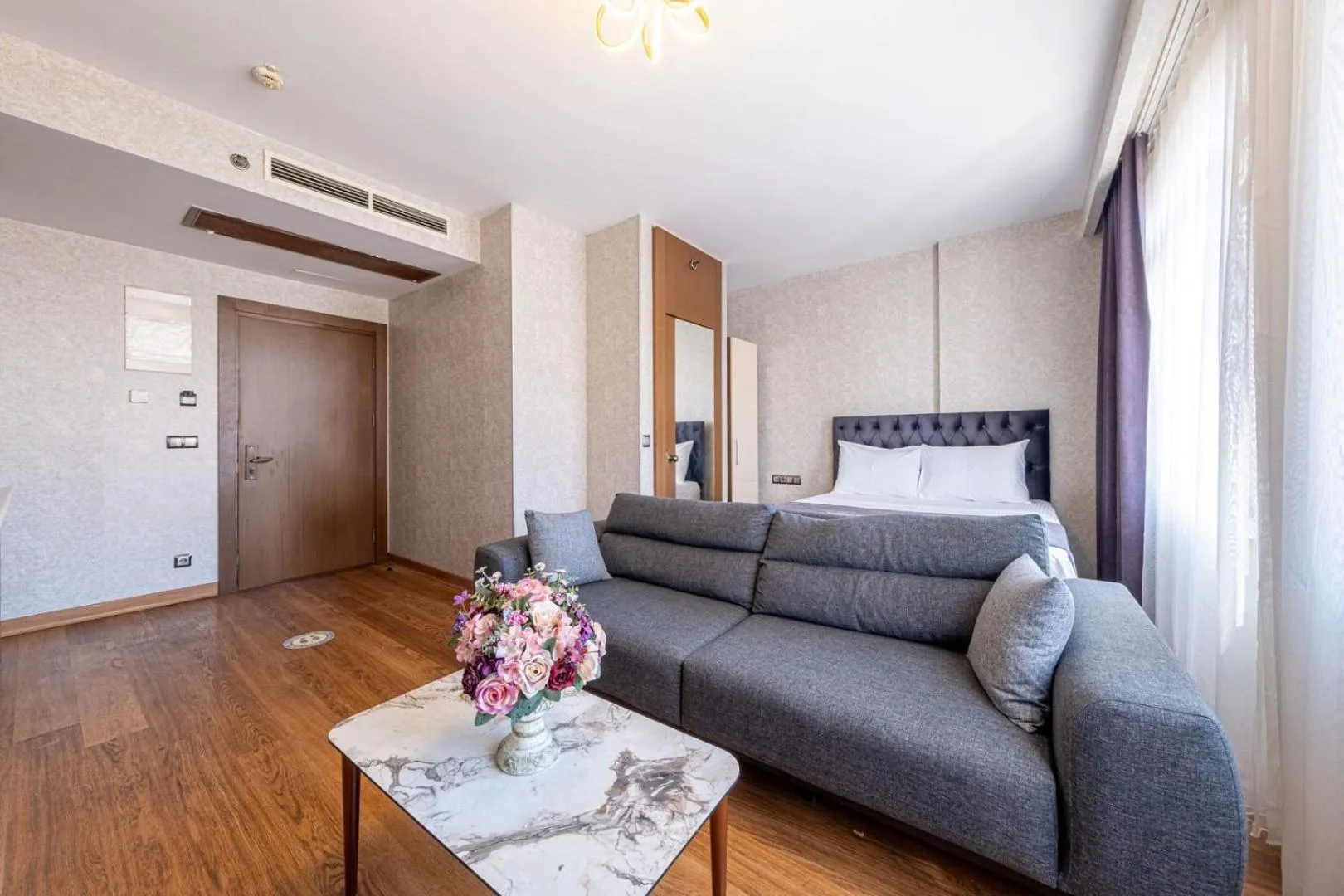 Photo of the whole room in ELİT SUİT