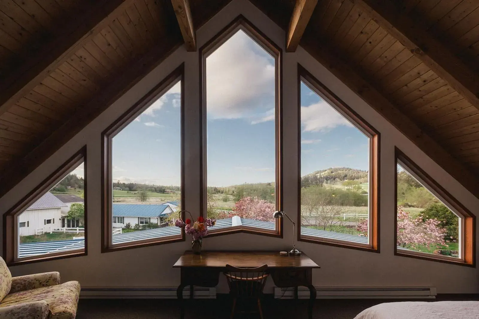 King Room with Mountain View in Saturn's Return King Room with Mountain View in Saturn's Return