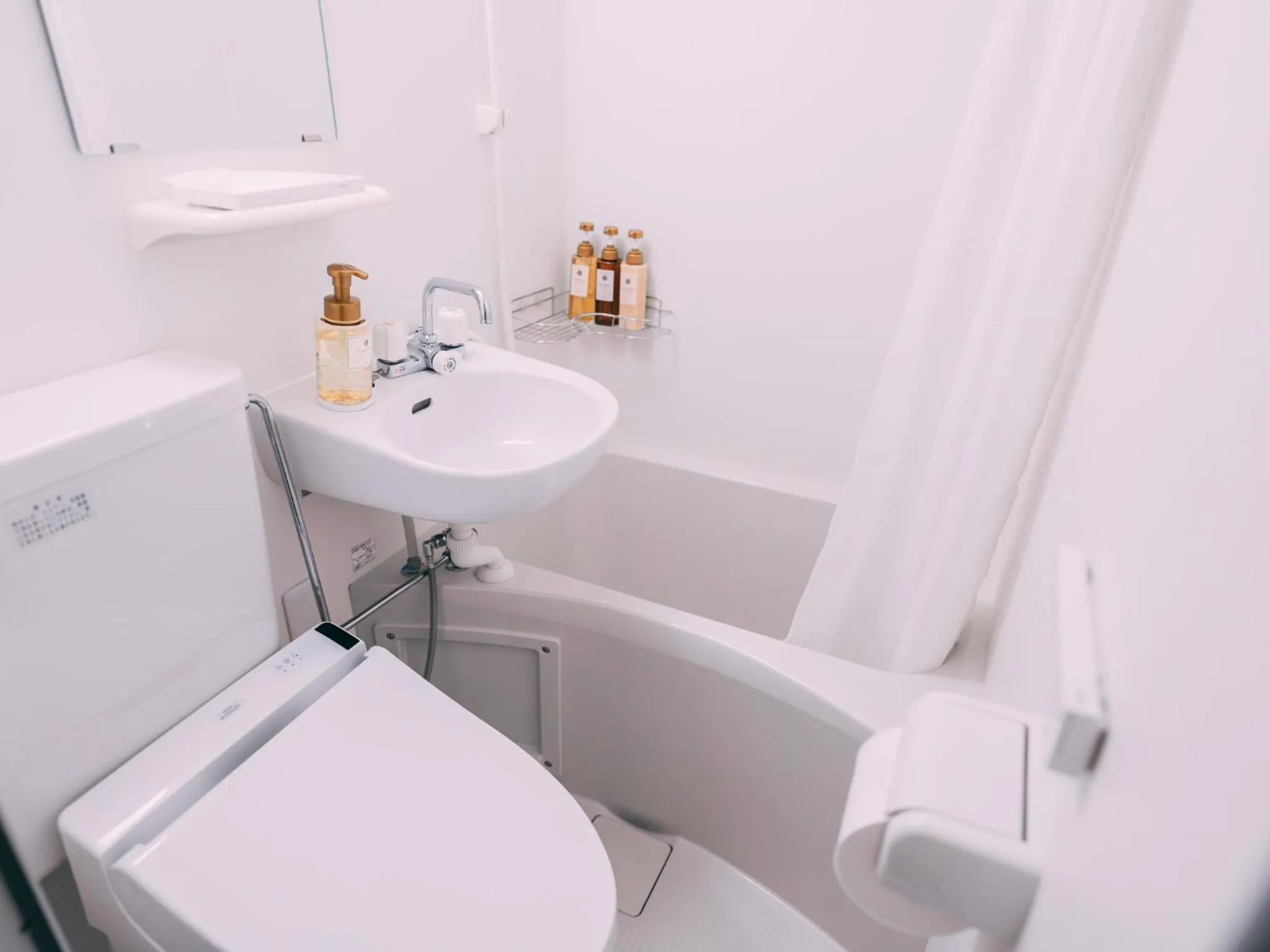 Shower in R Hotel-The Atelier Shinsaibashi East