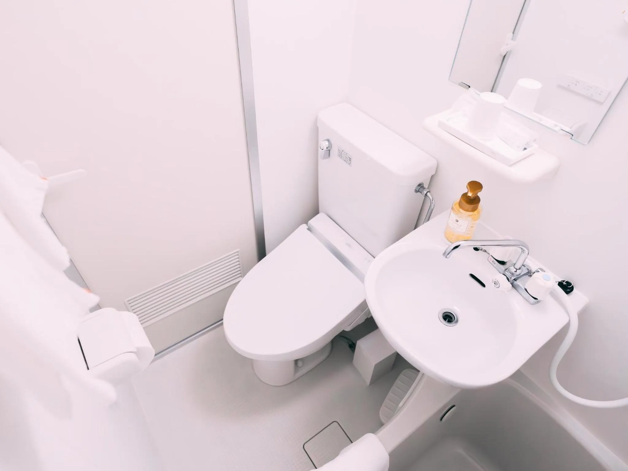 Shower in R Hotel-The Atelier Shinsaibashi East