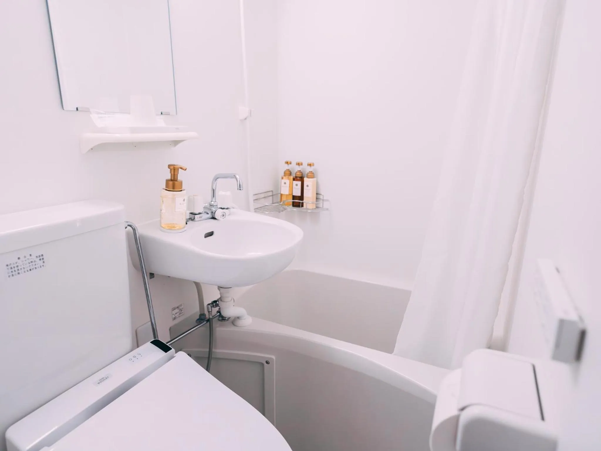 Shower in R Hotel-The Atelier Shinsaibashi East