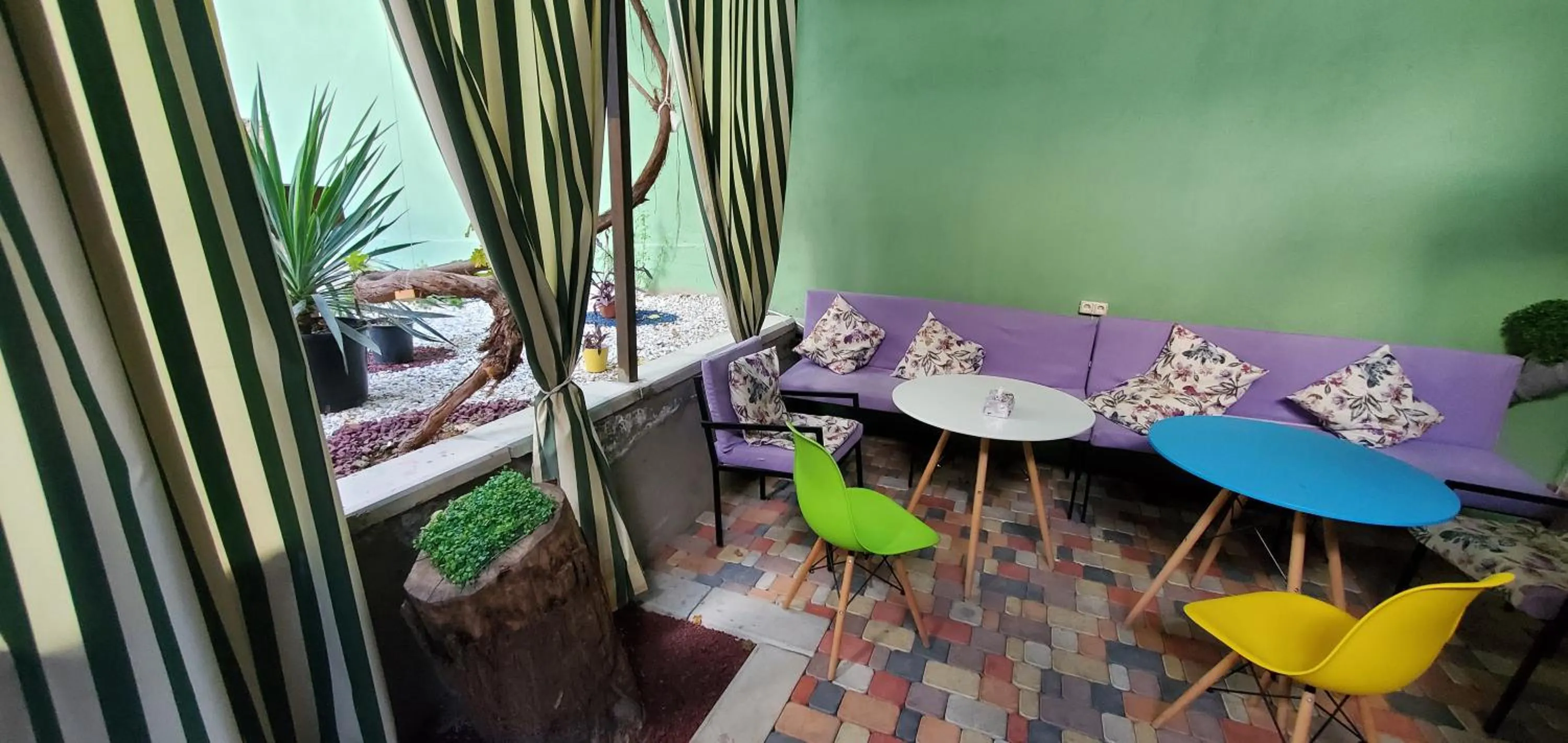 Communal lounge/ TV room in La Casa EmilioAngi