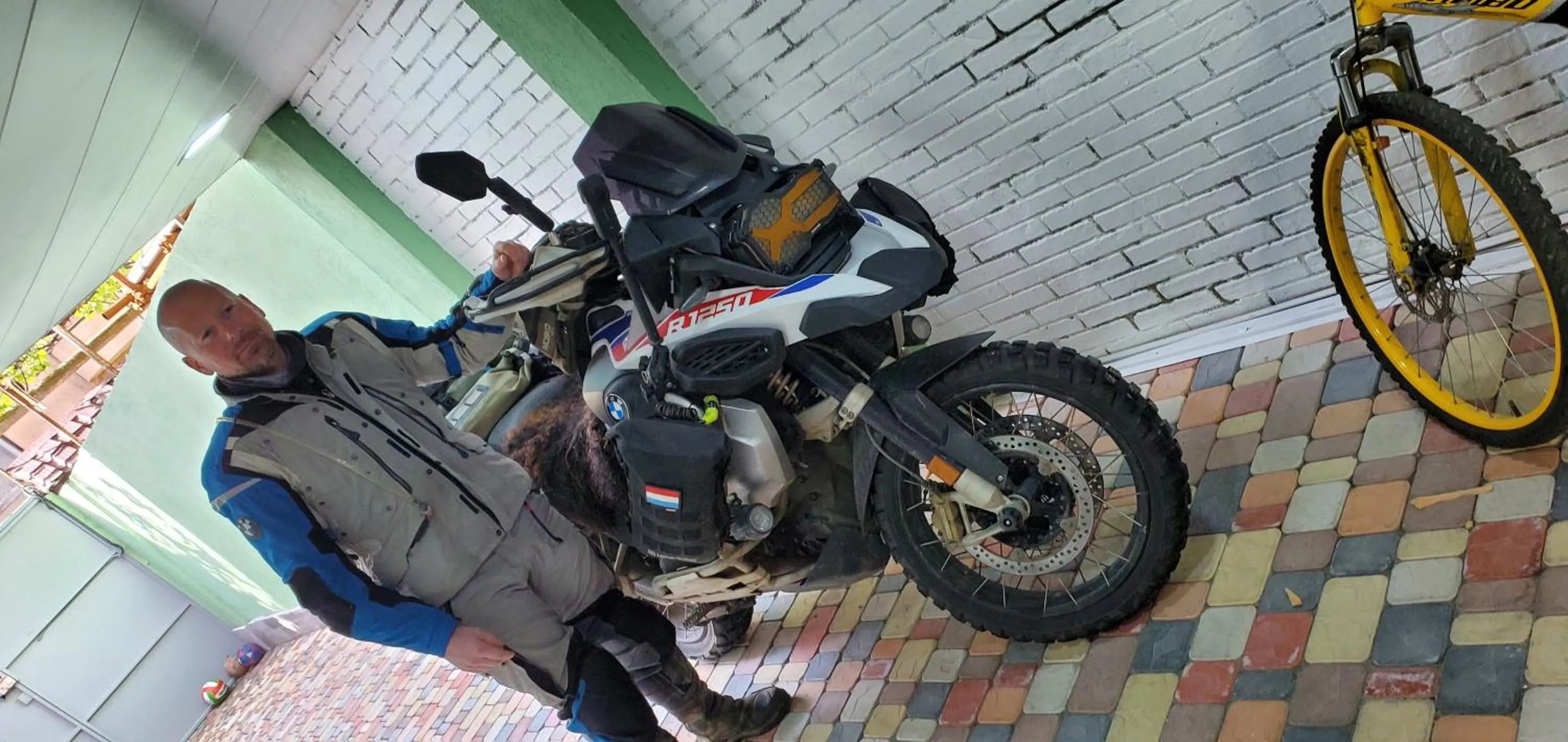 People in La Casa EmilioAngi