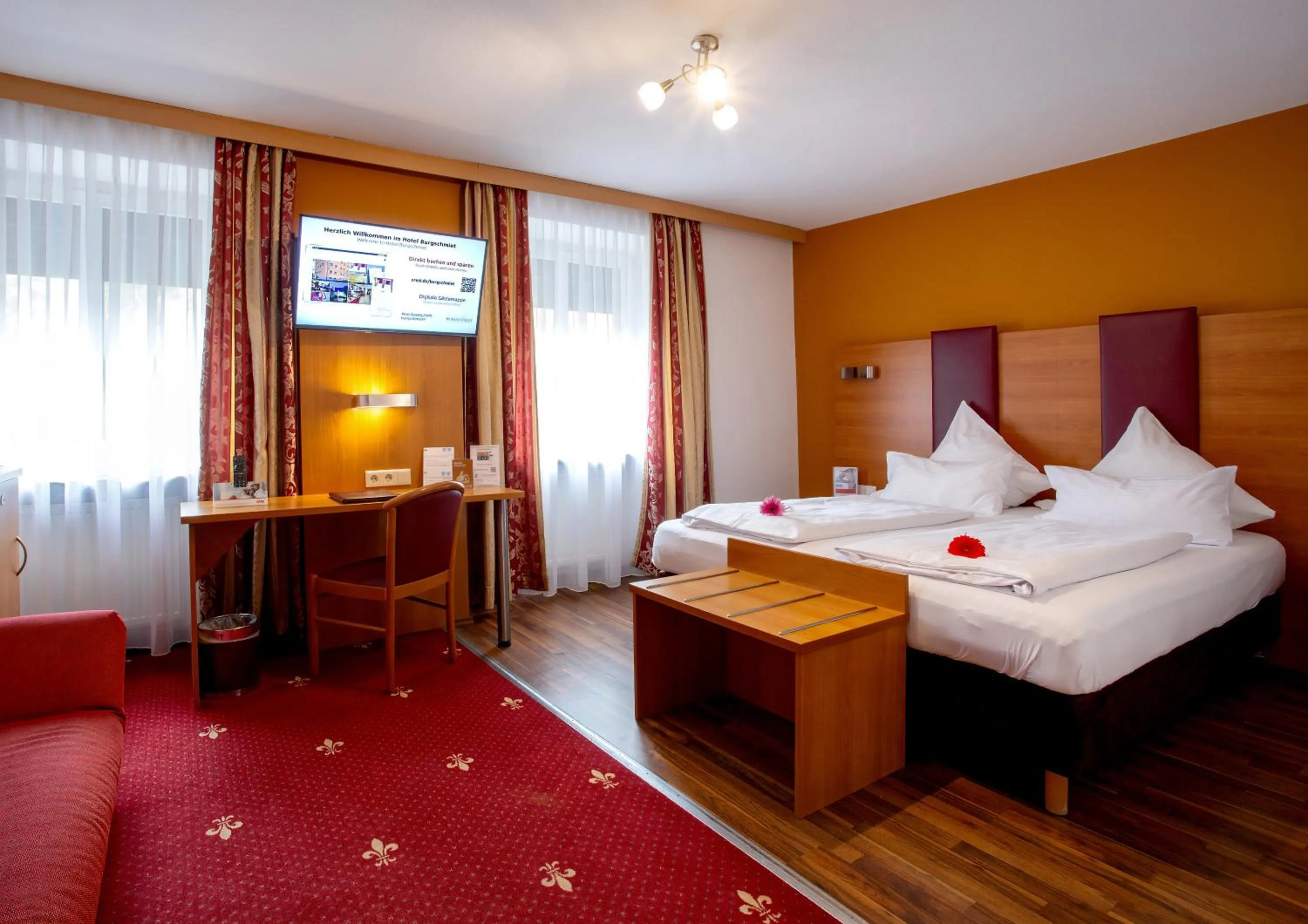 Bed in TIPTOP Hotel Burgschmiet Garni