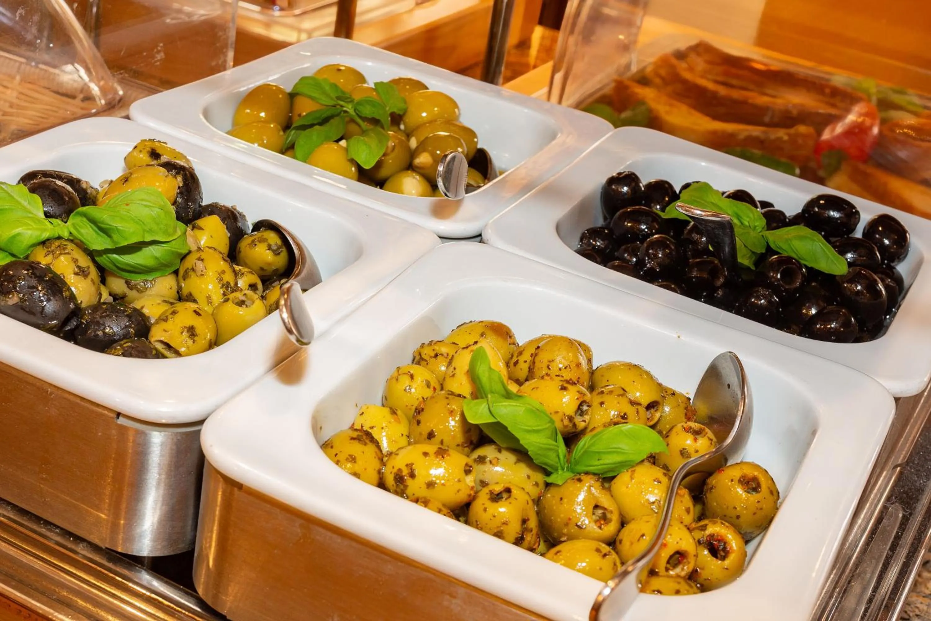 Buffet breakfast in TIPTOP Hotel Burgschmiet Garni