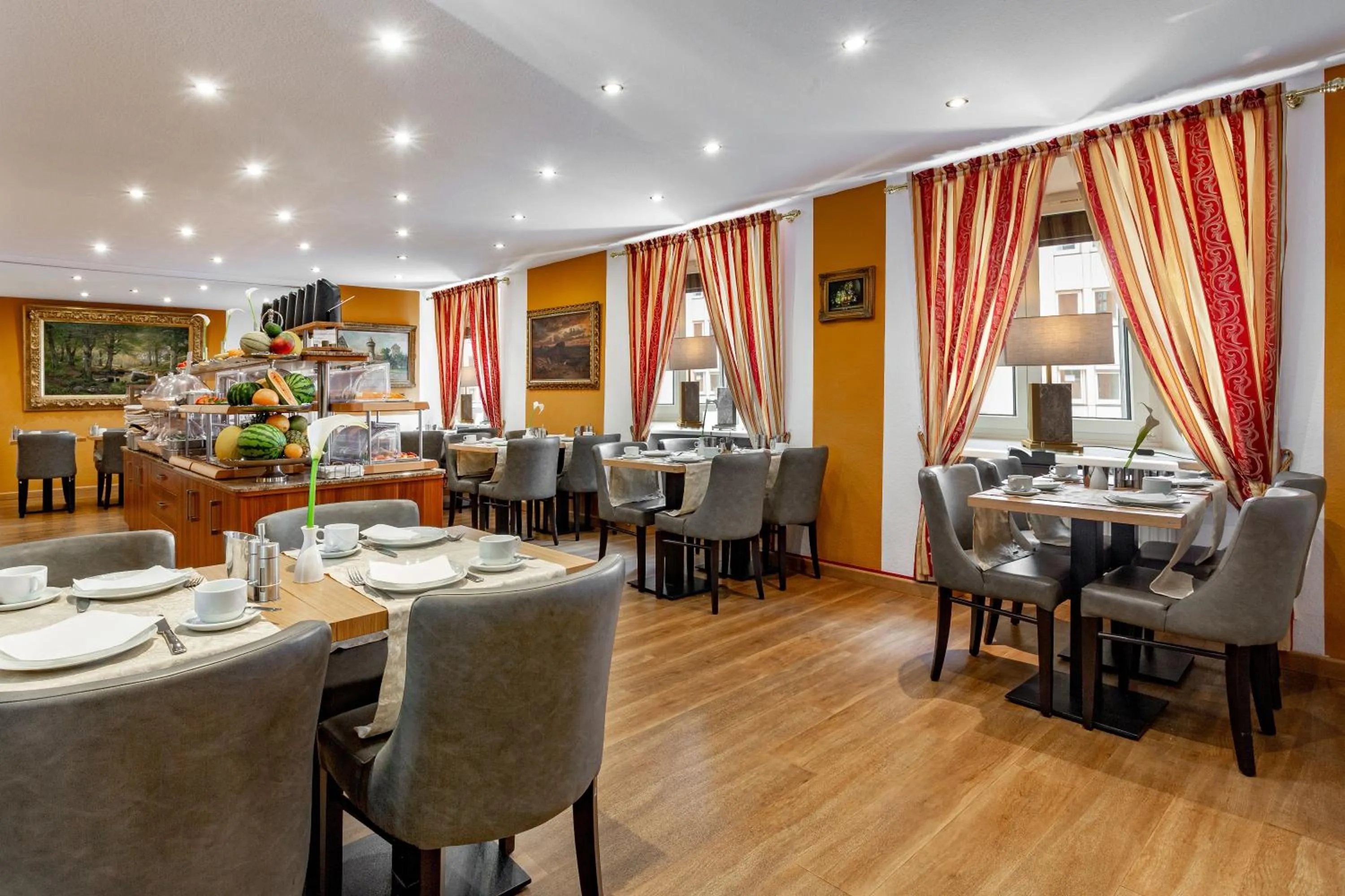 Buffet breakfast in TIPTOP Hotel Burgschmiet Garni