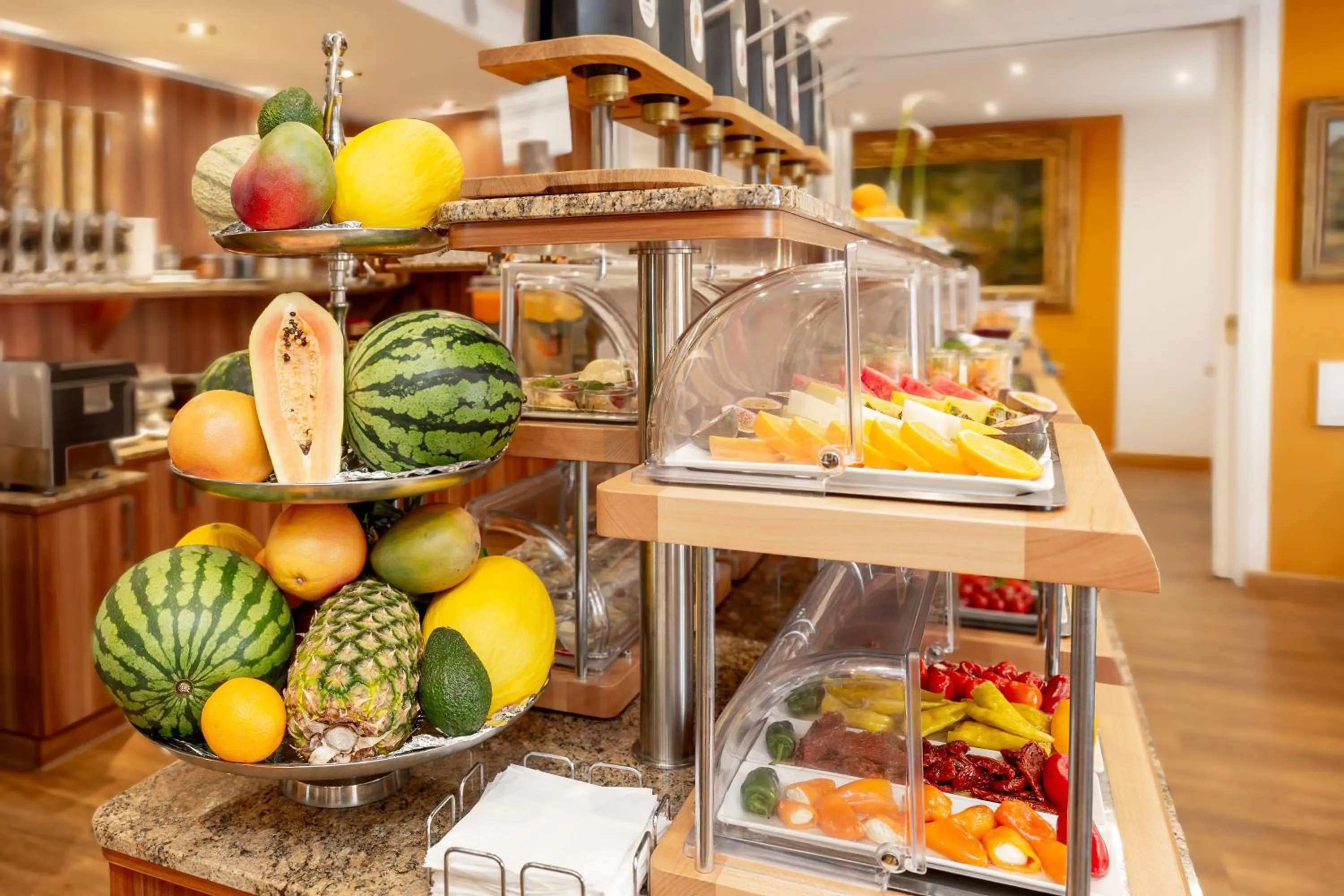 Food and drinks in TIPTOP Hotel Burgschmiet Garni