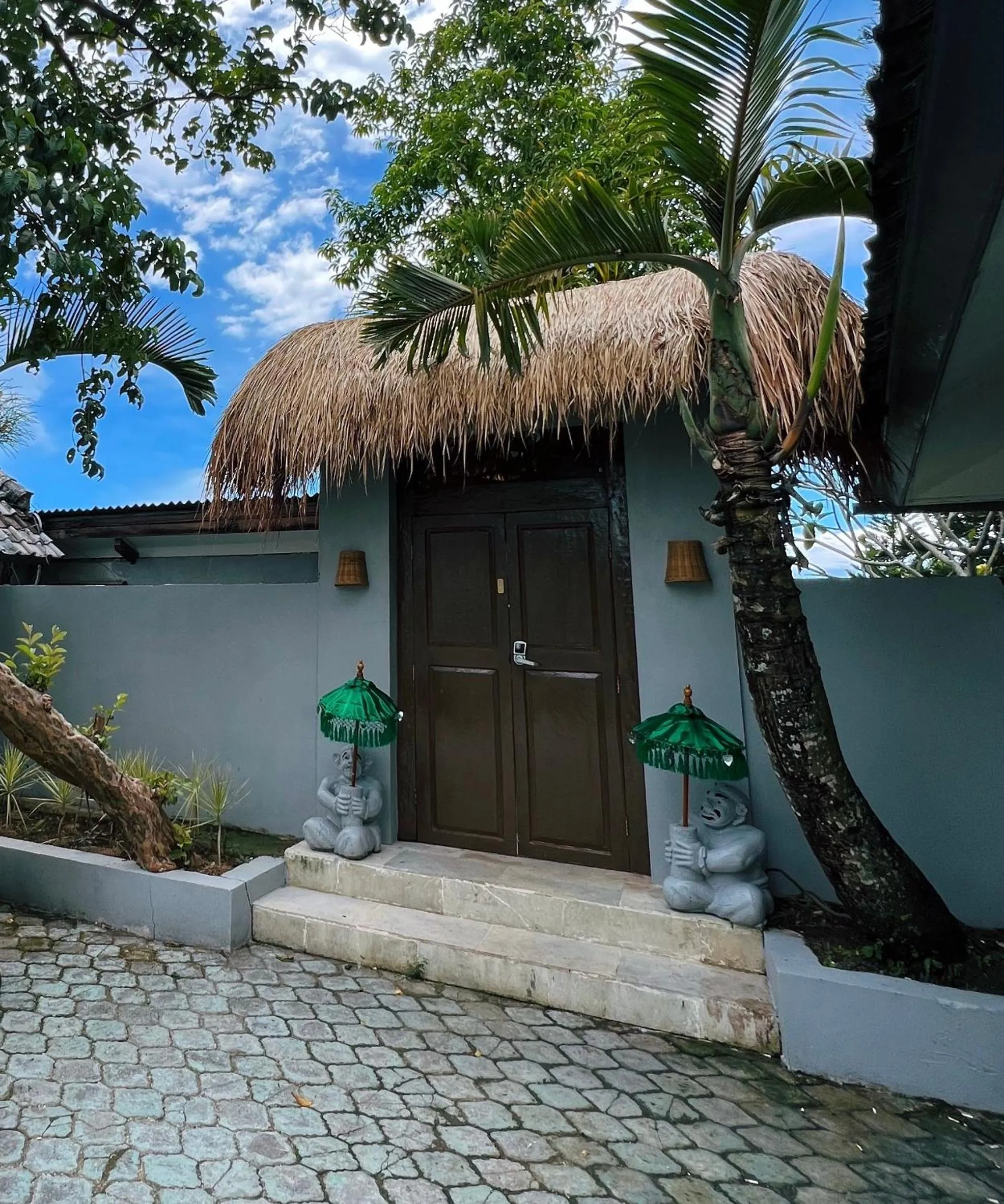 Facade/entrance in Villa Neshama