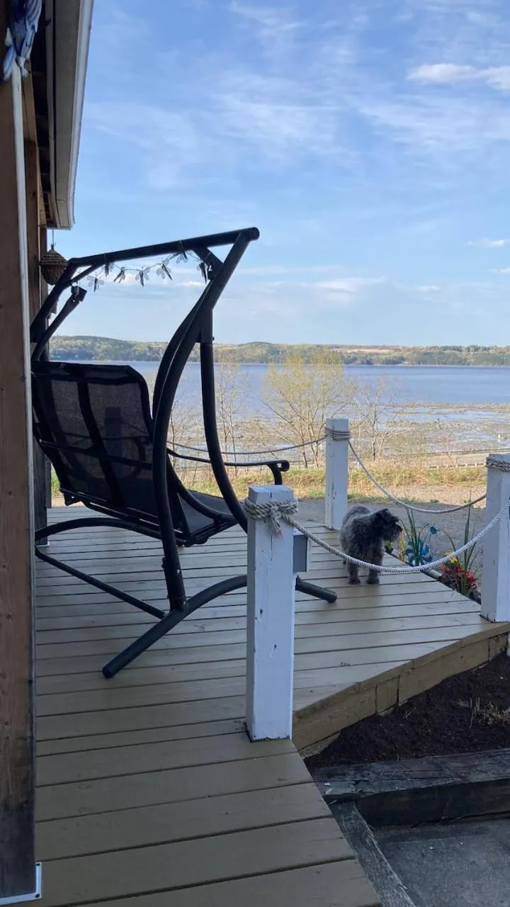 Patio in Suite 2 Flèche du fjord vue Saguenay Mont Valin