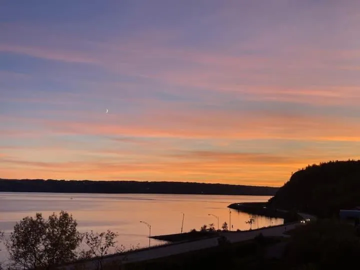 Fishing in Suite 2 Flèche du fjord vue Saguenay Mont Valin