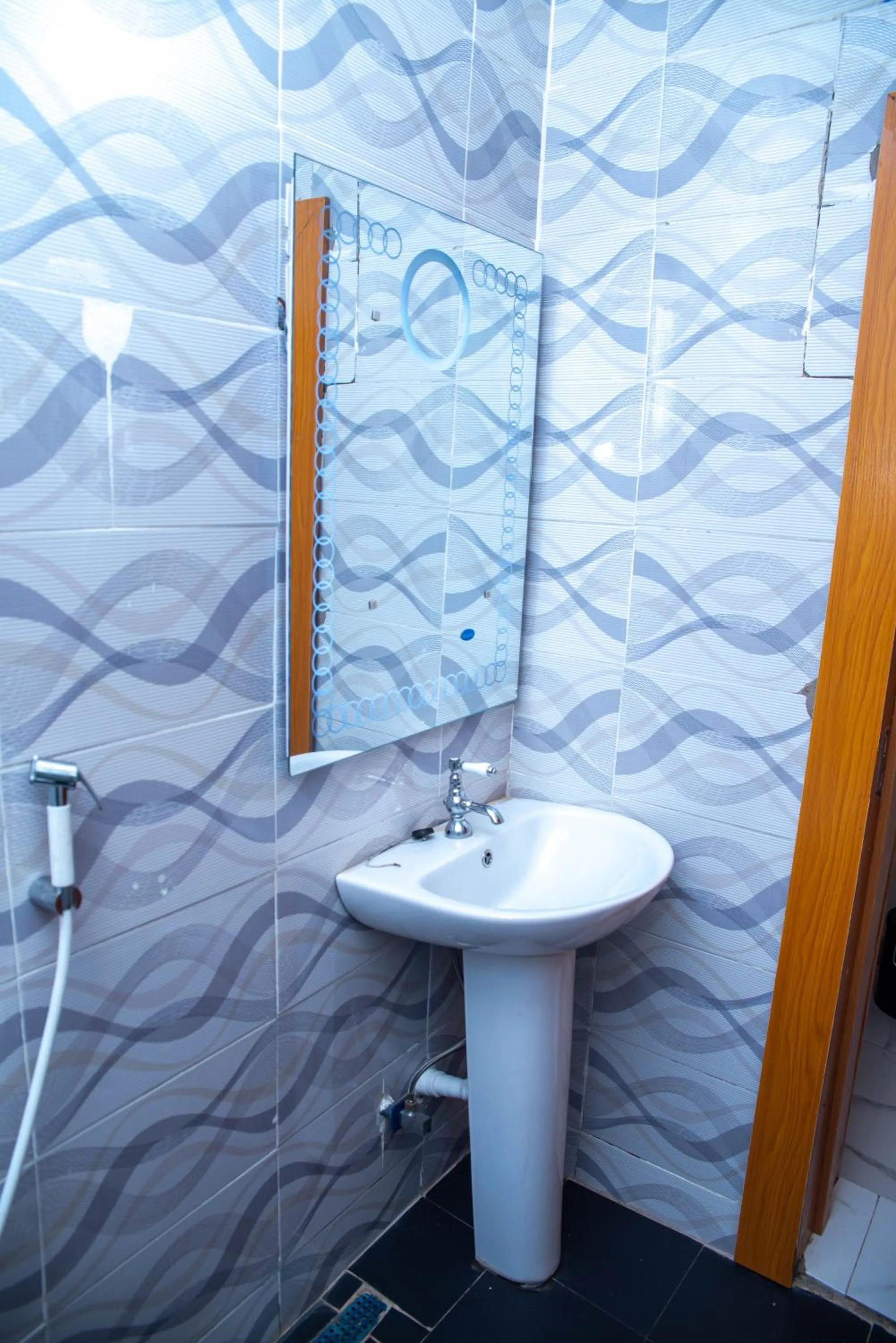 Buddiez Hotel & Resort