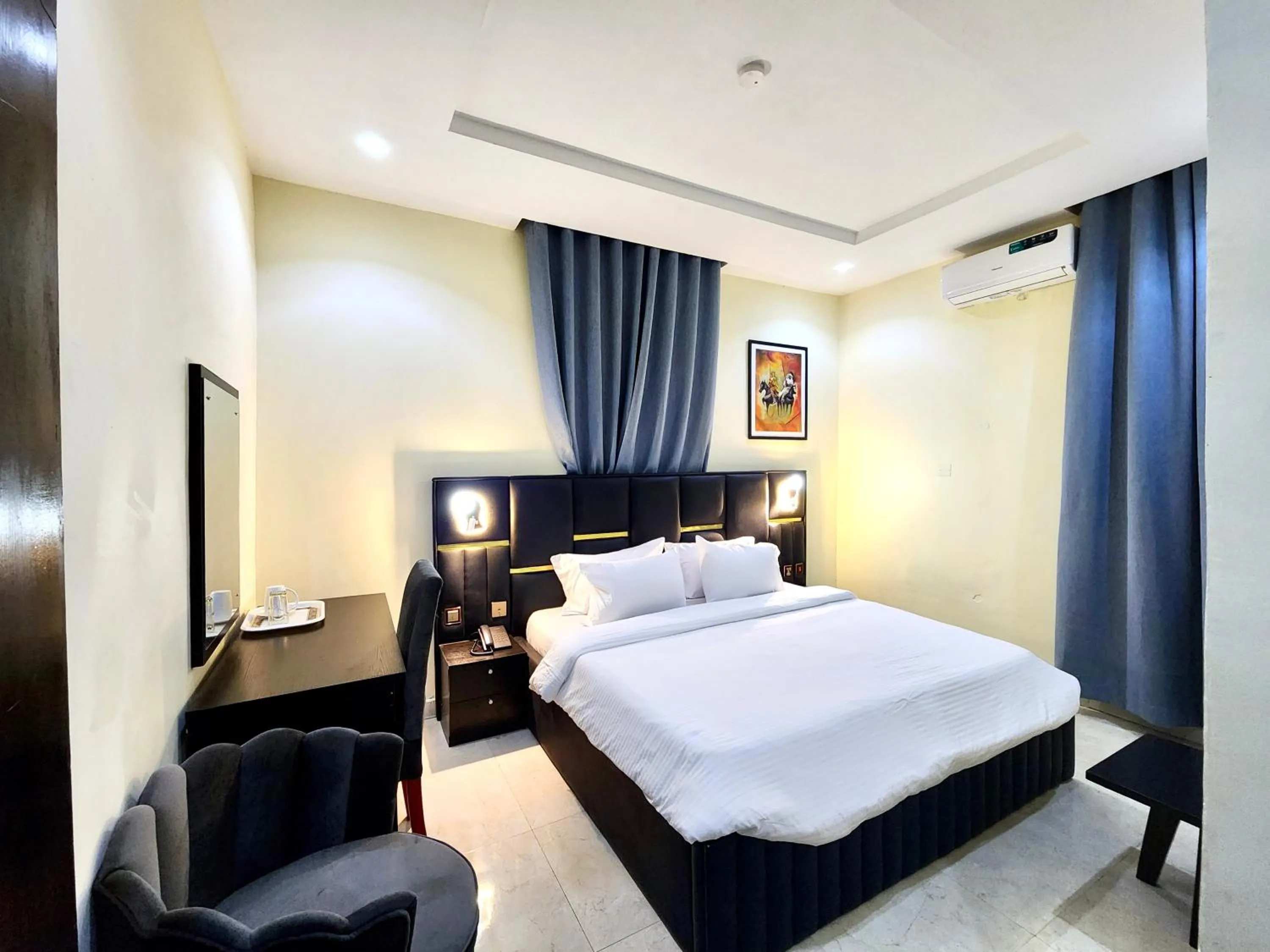 Bed in Buddiez Hotel & Resort