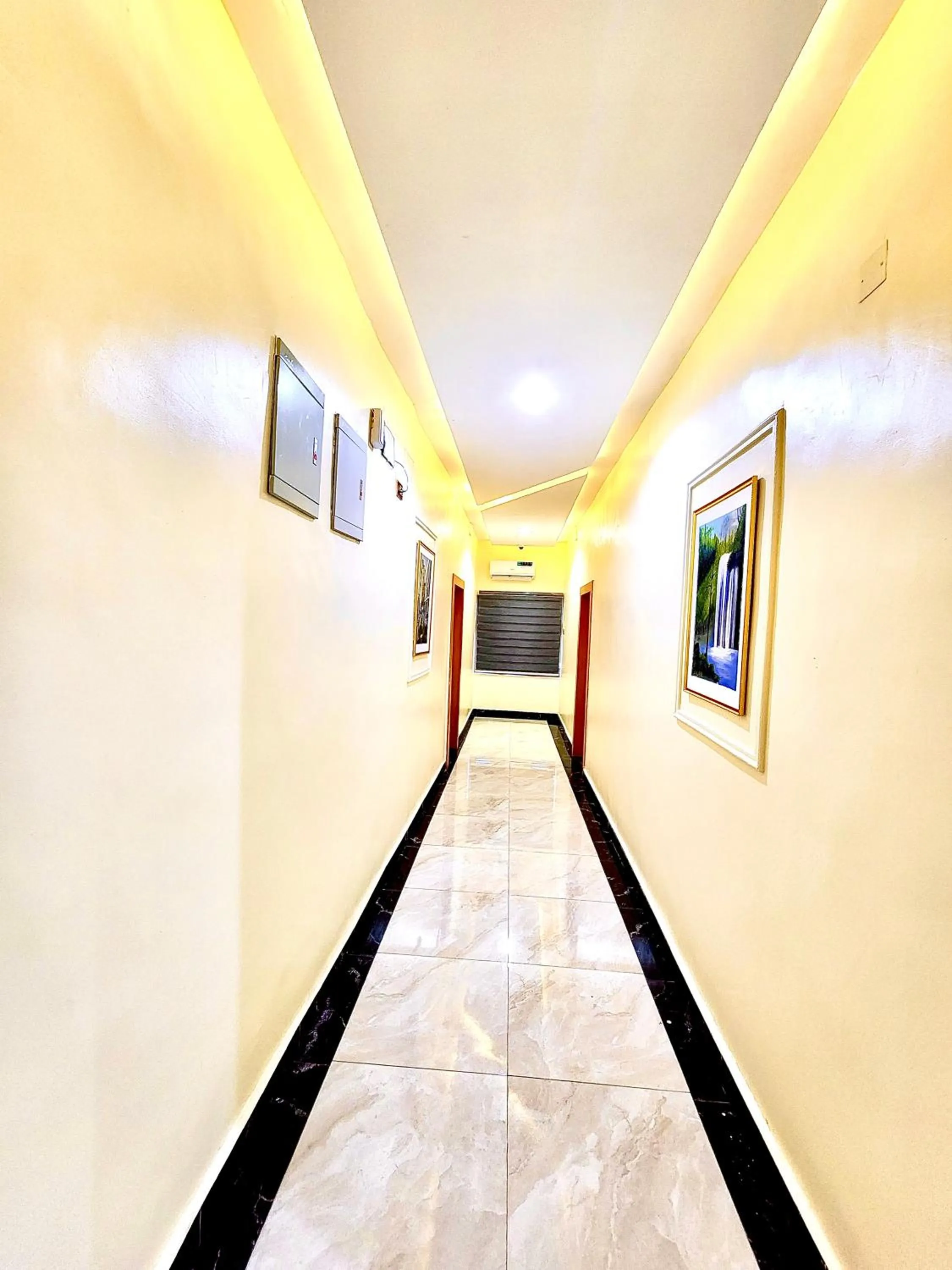 Buddiez Hotel & Resort