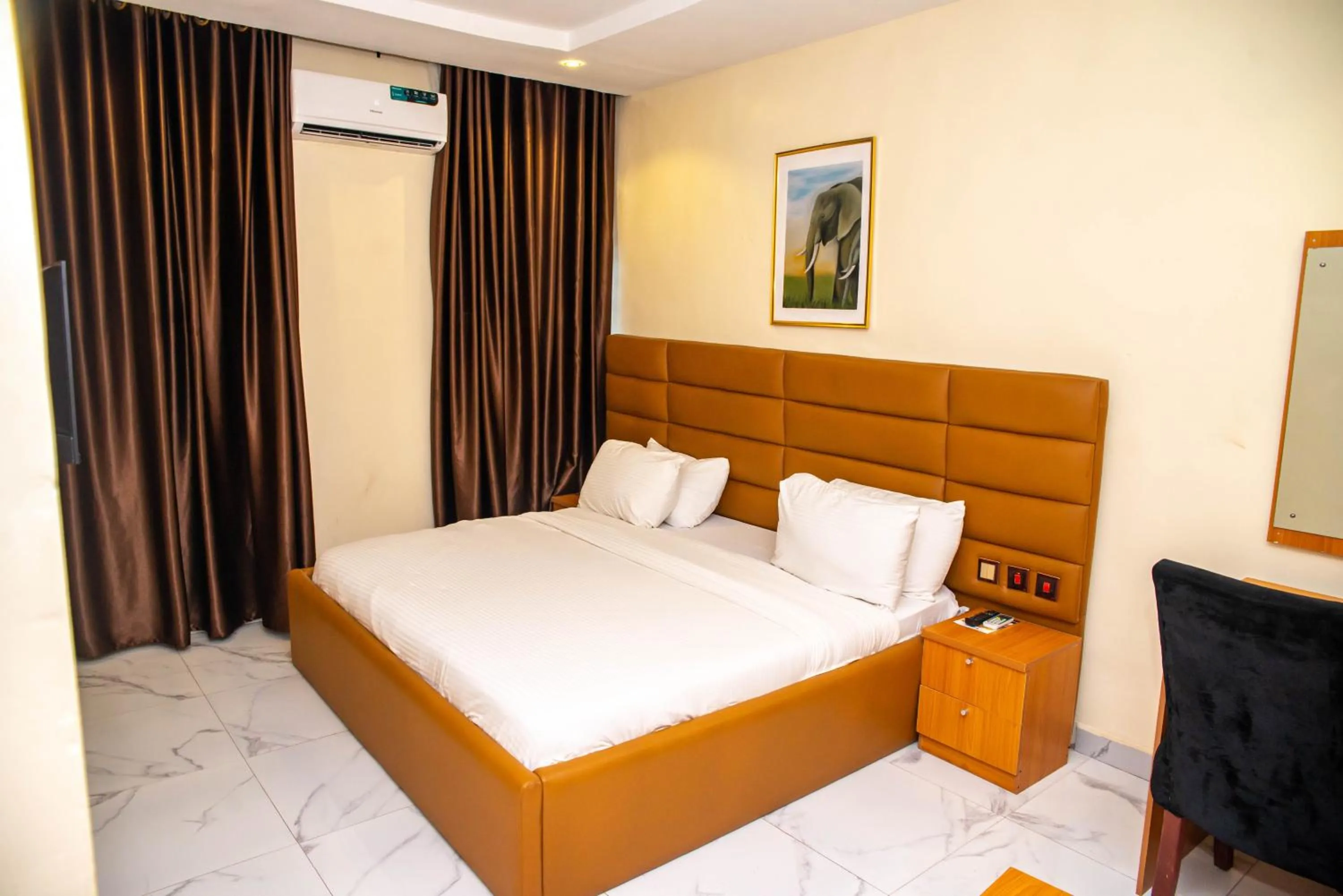 Bed in Buddiez Hotel & Resort