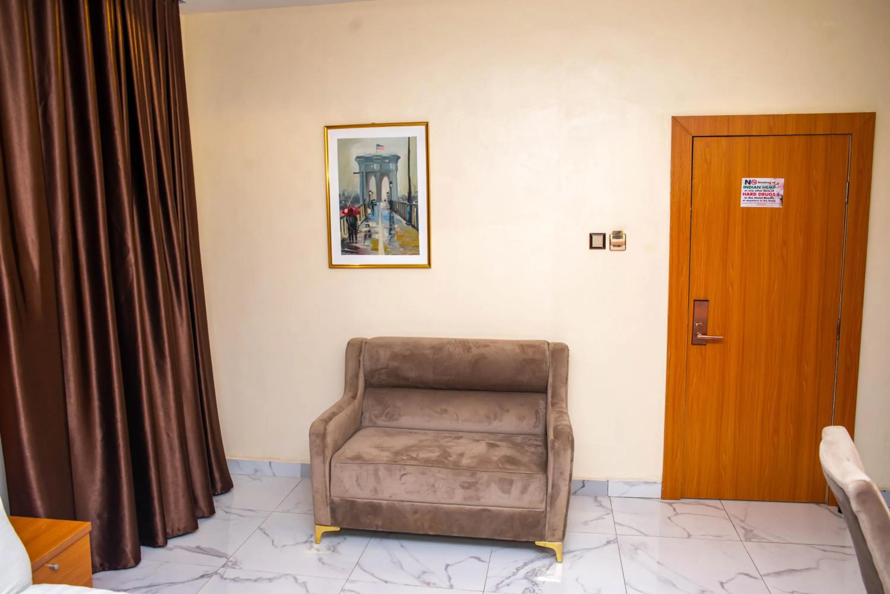 Buddiez Hotel & Resort