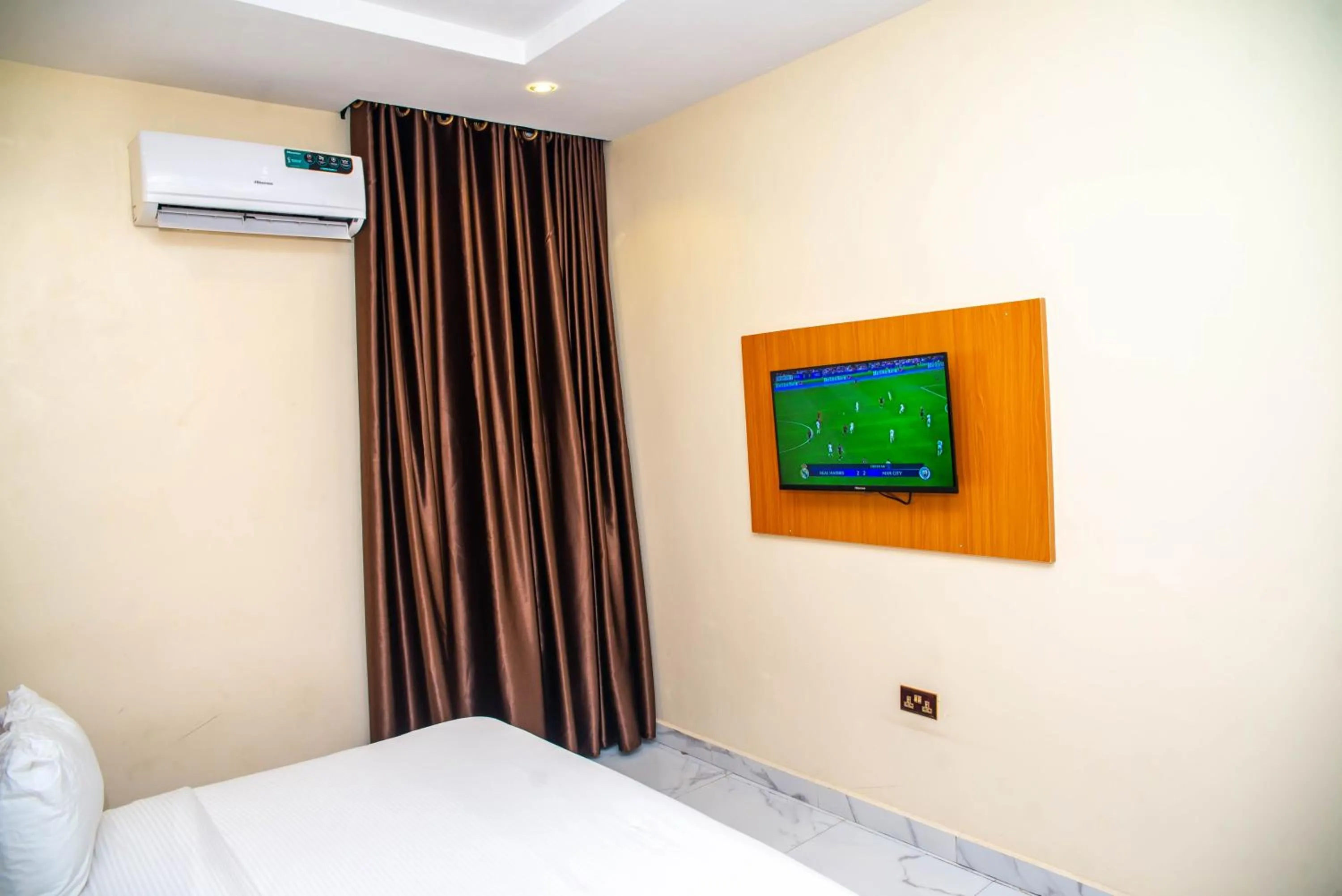 Bed in Buddiez Hotel & Resort