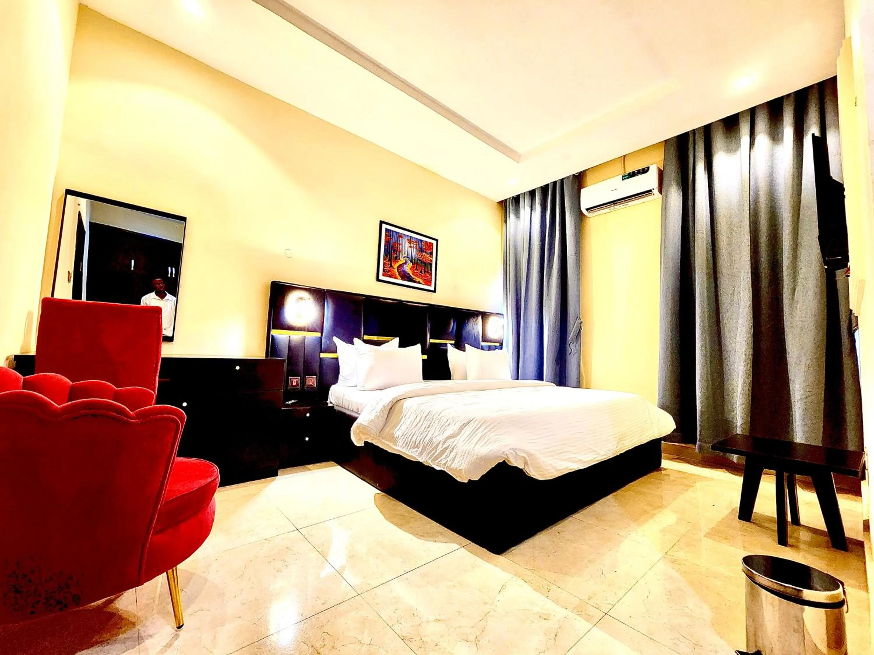 Bed in Buddiez Hotel & Resort