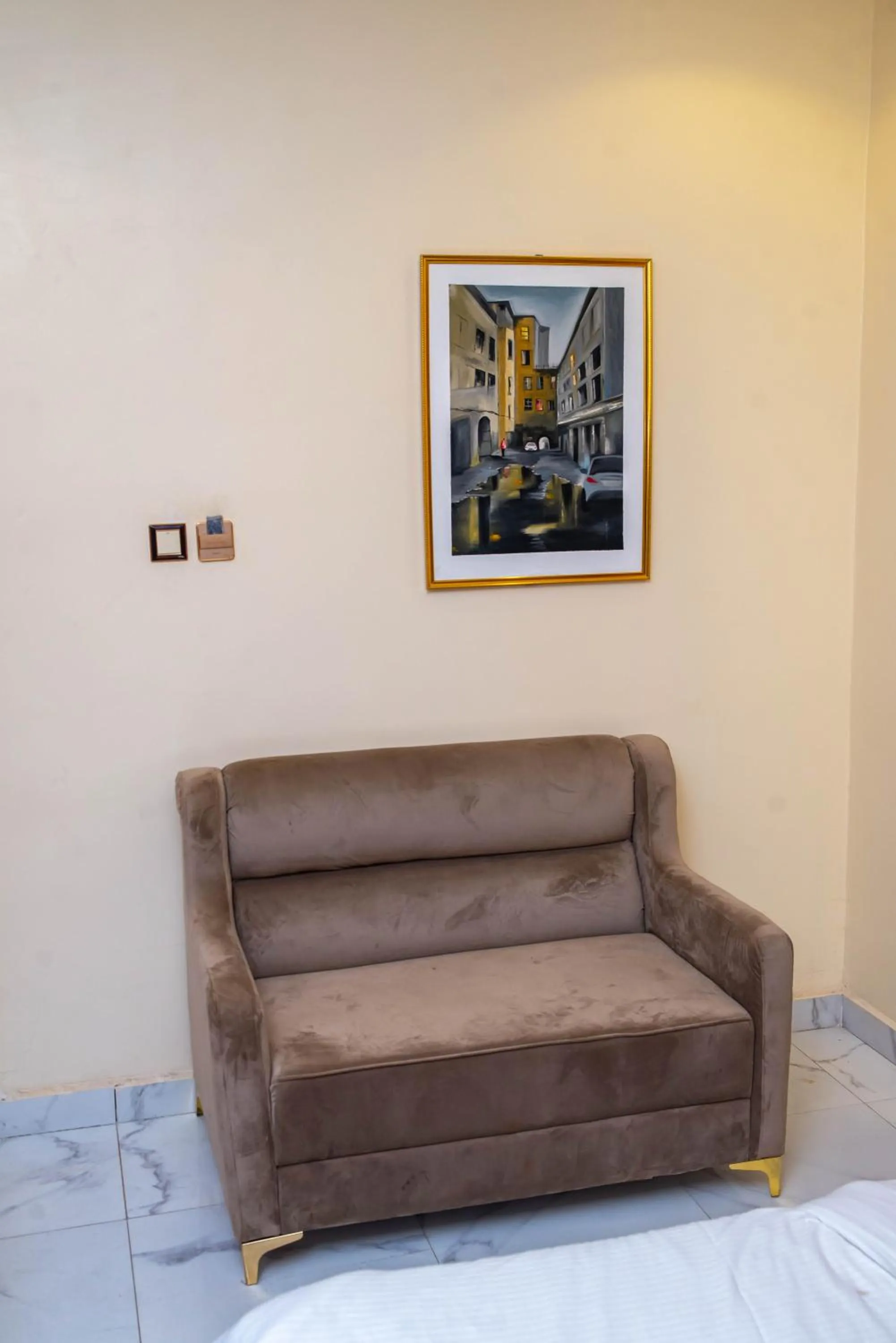 Buddiez Hotel & Resort