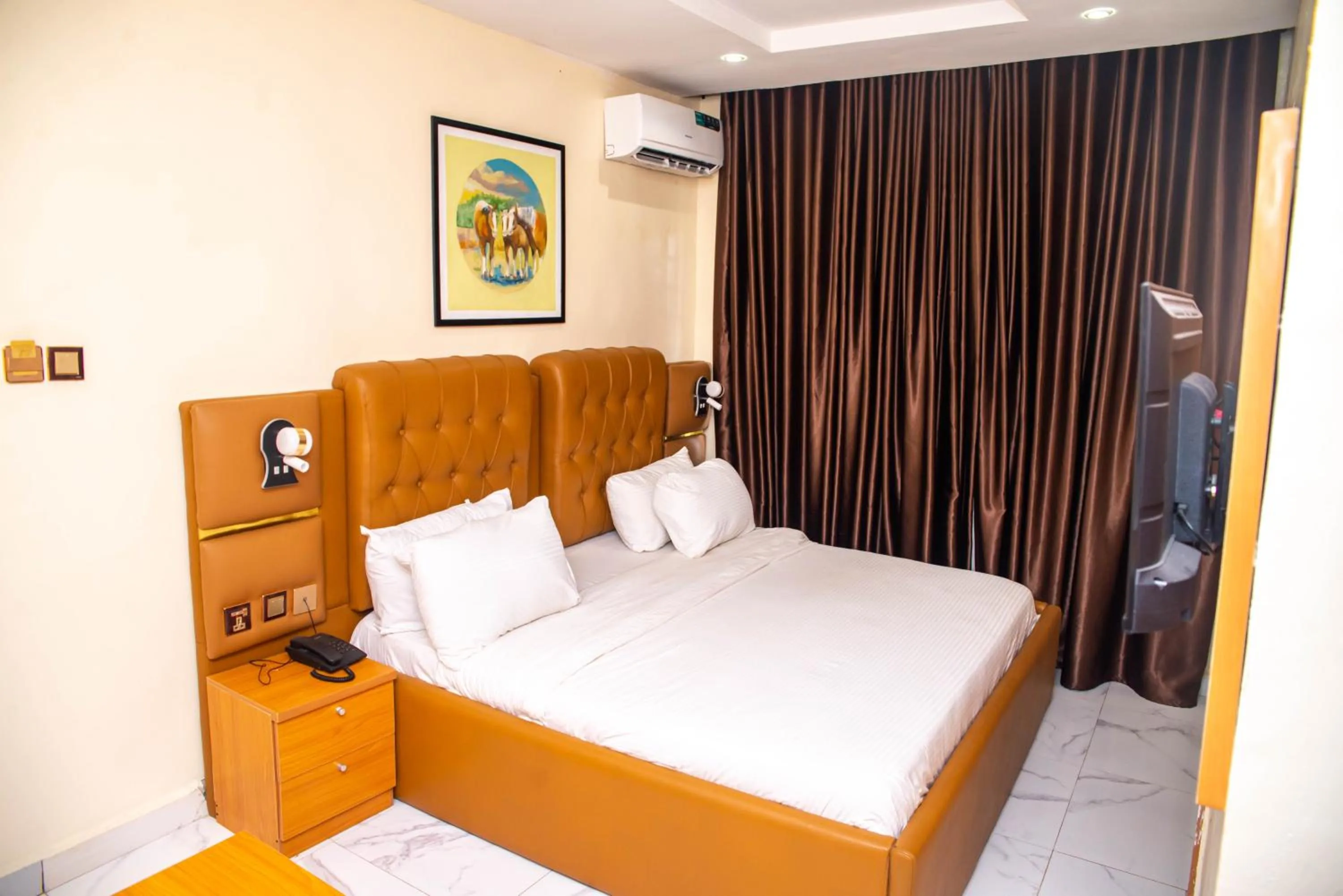 Bed in Buddiez Hotel & Resort