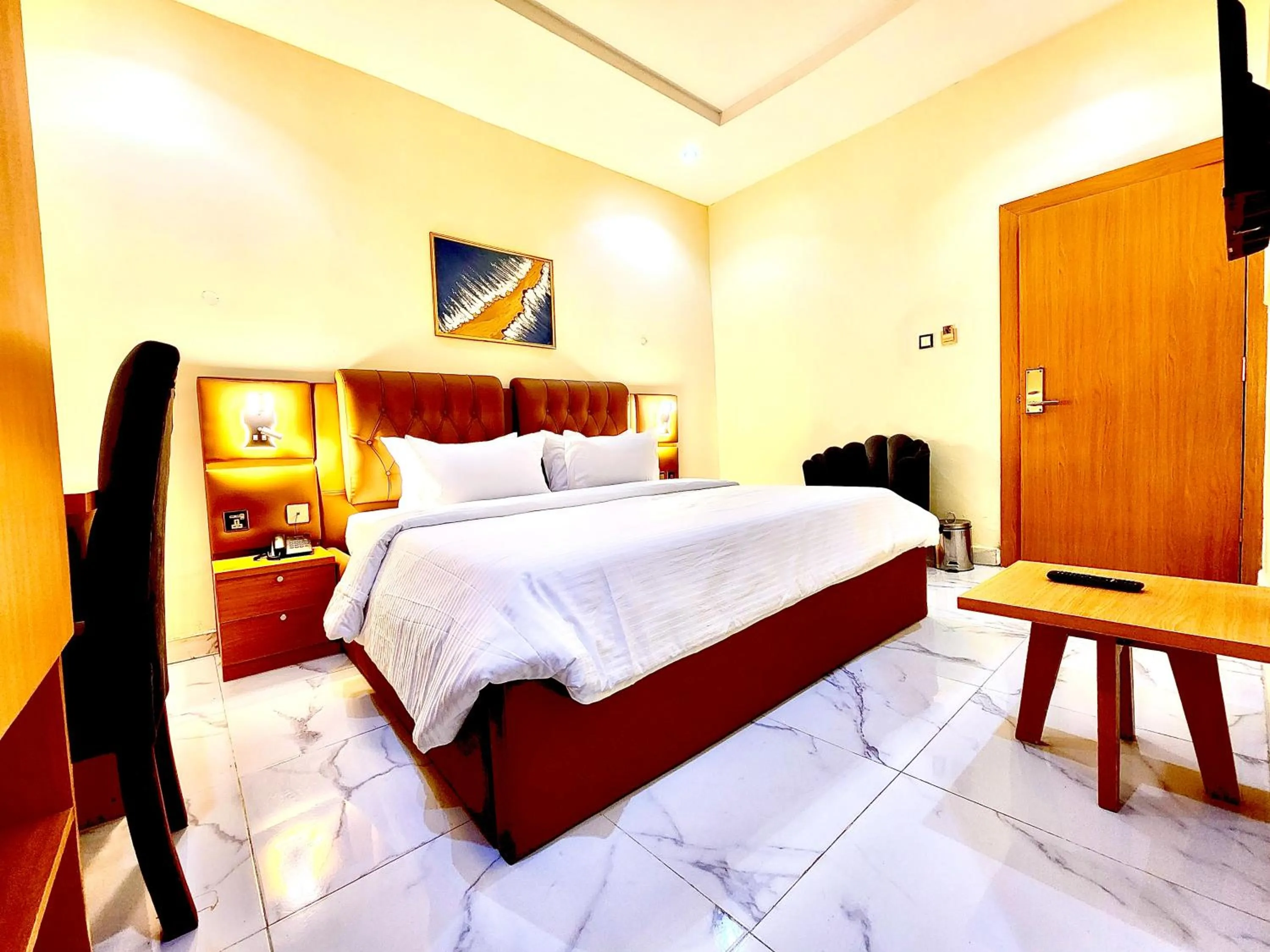 Bed in Buddiez Hotel & Resort