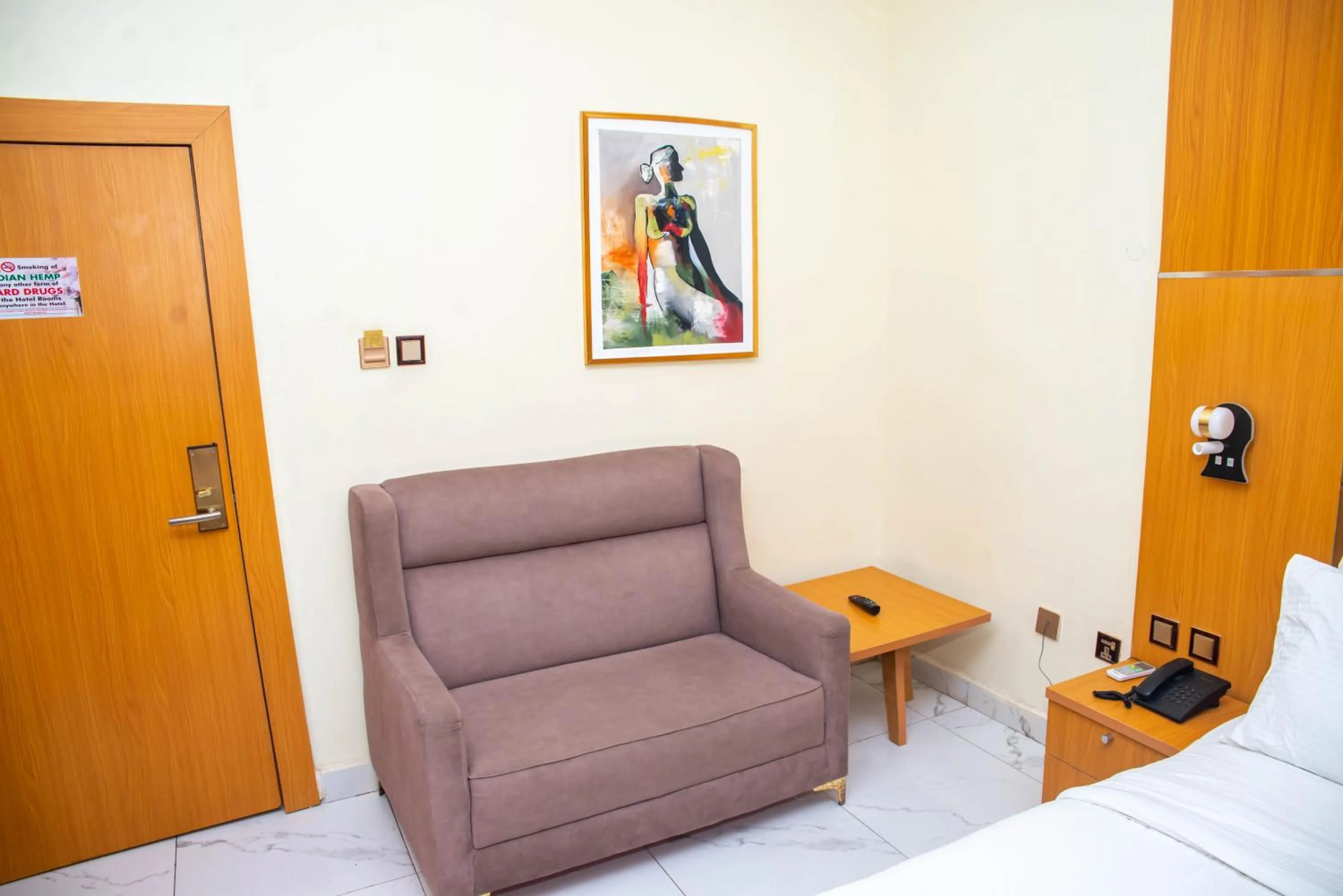 Buddiez Hotel & Resort