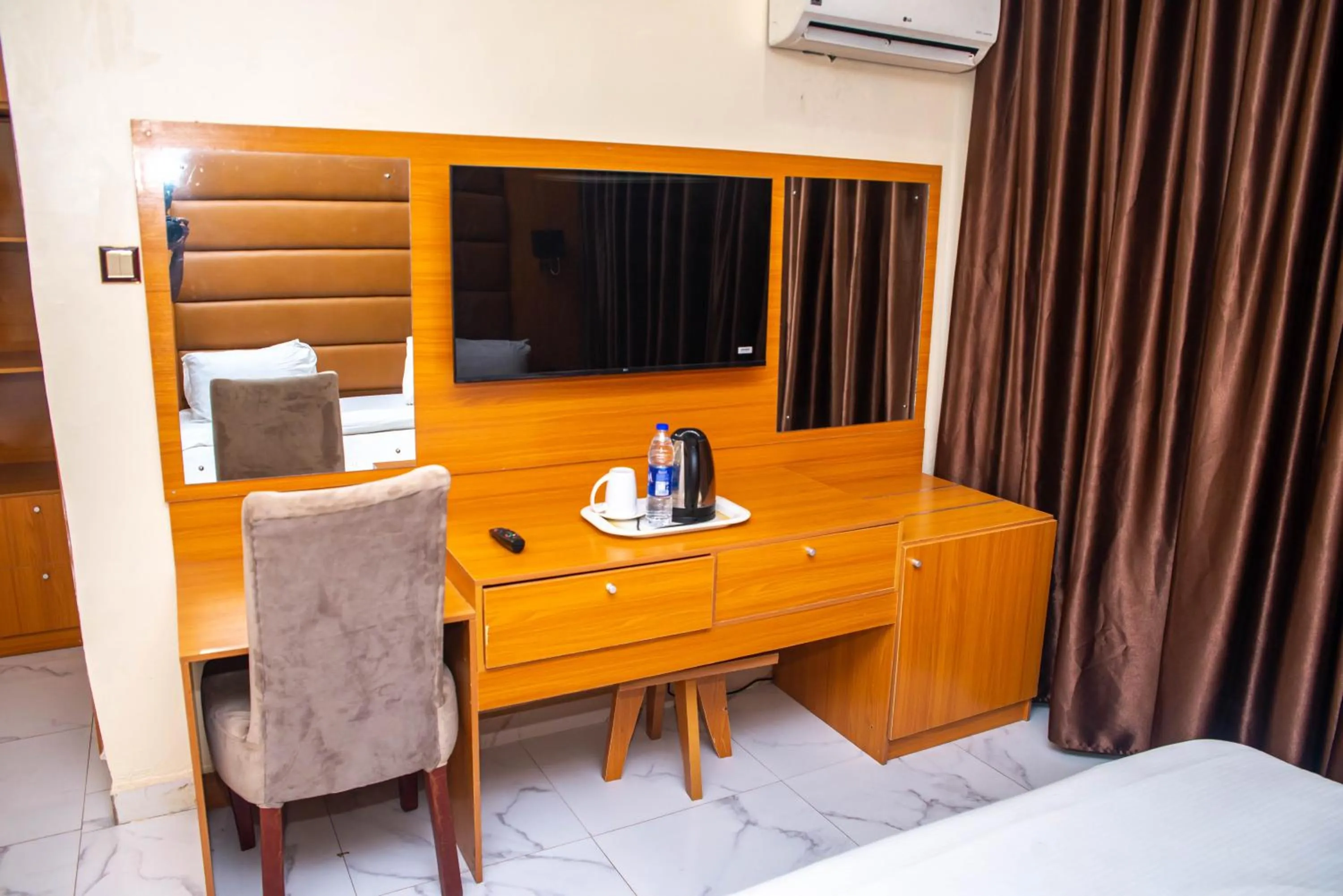 Bed in Buddiez Hotel & Resort