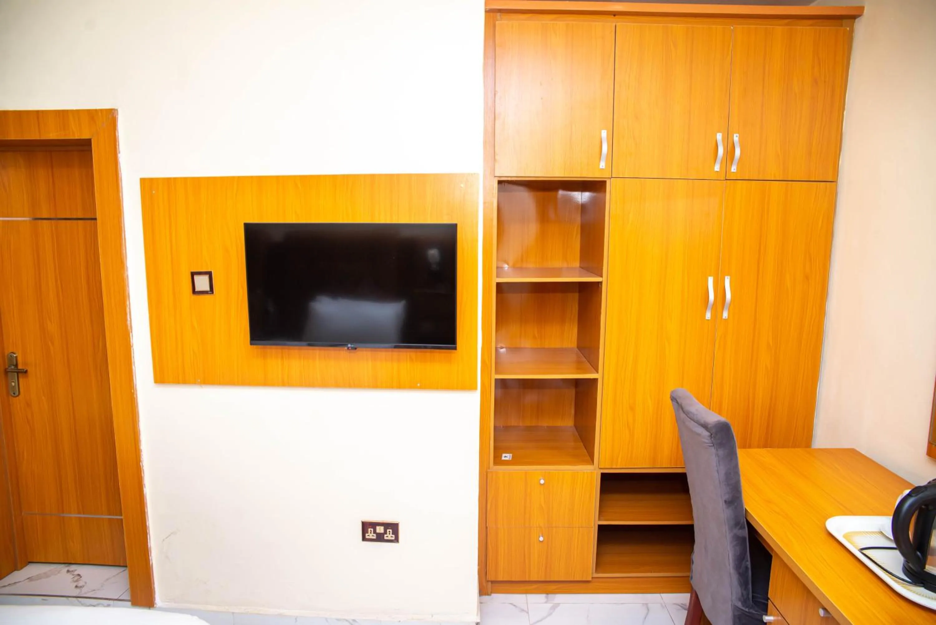 Buddiez Hotel & Resort