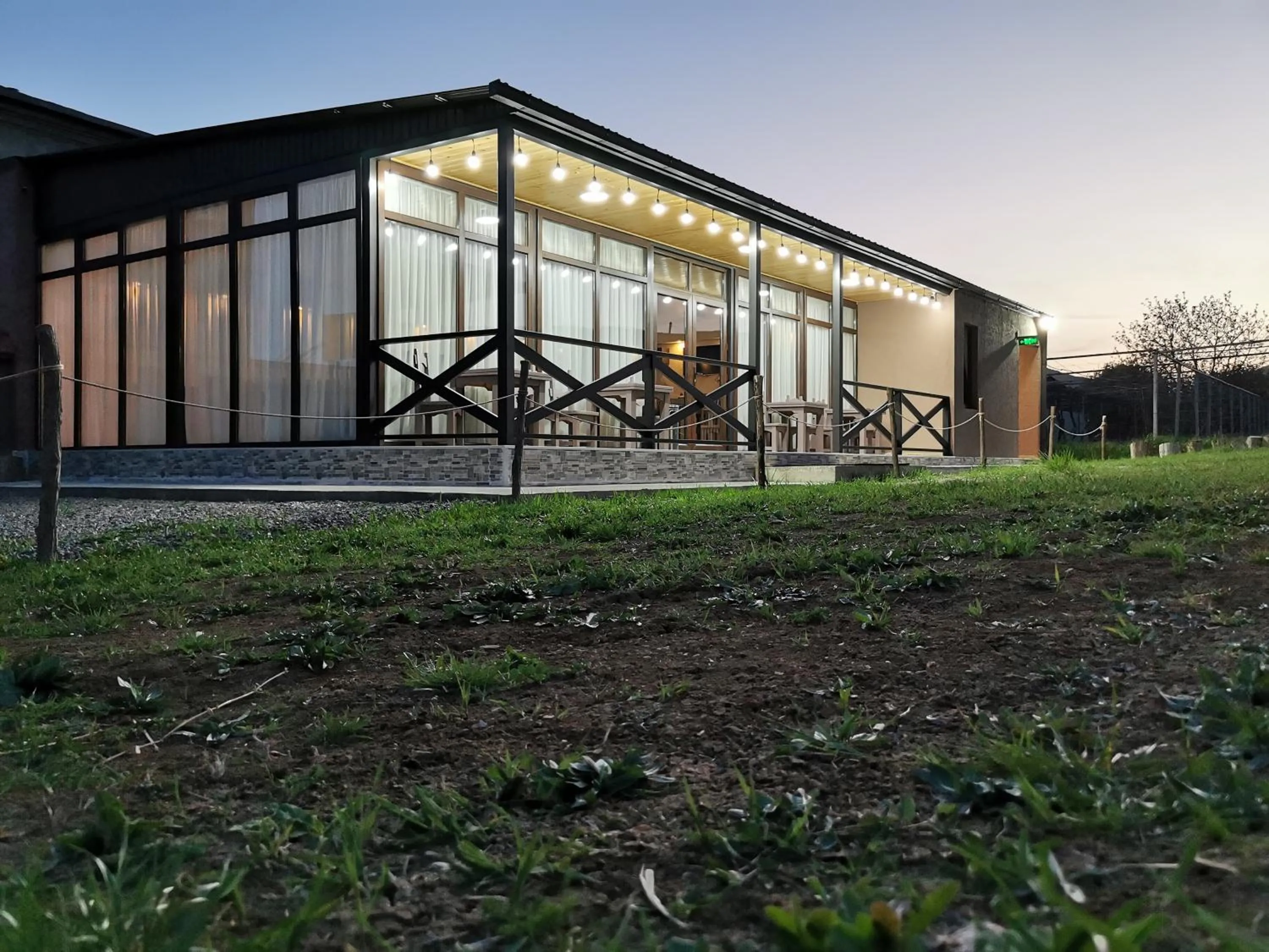 Restaurant/places to eat in Chateau Ateni Cottages