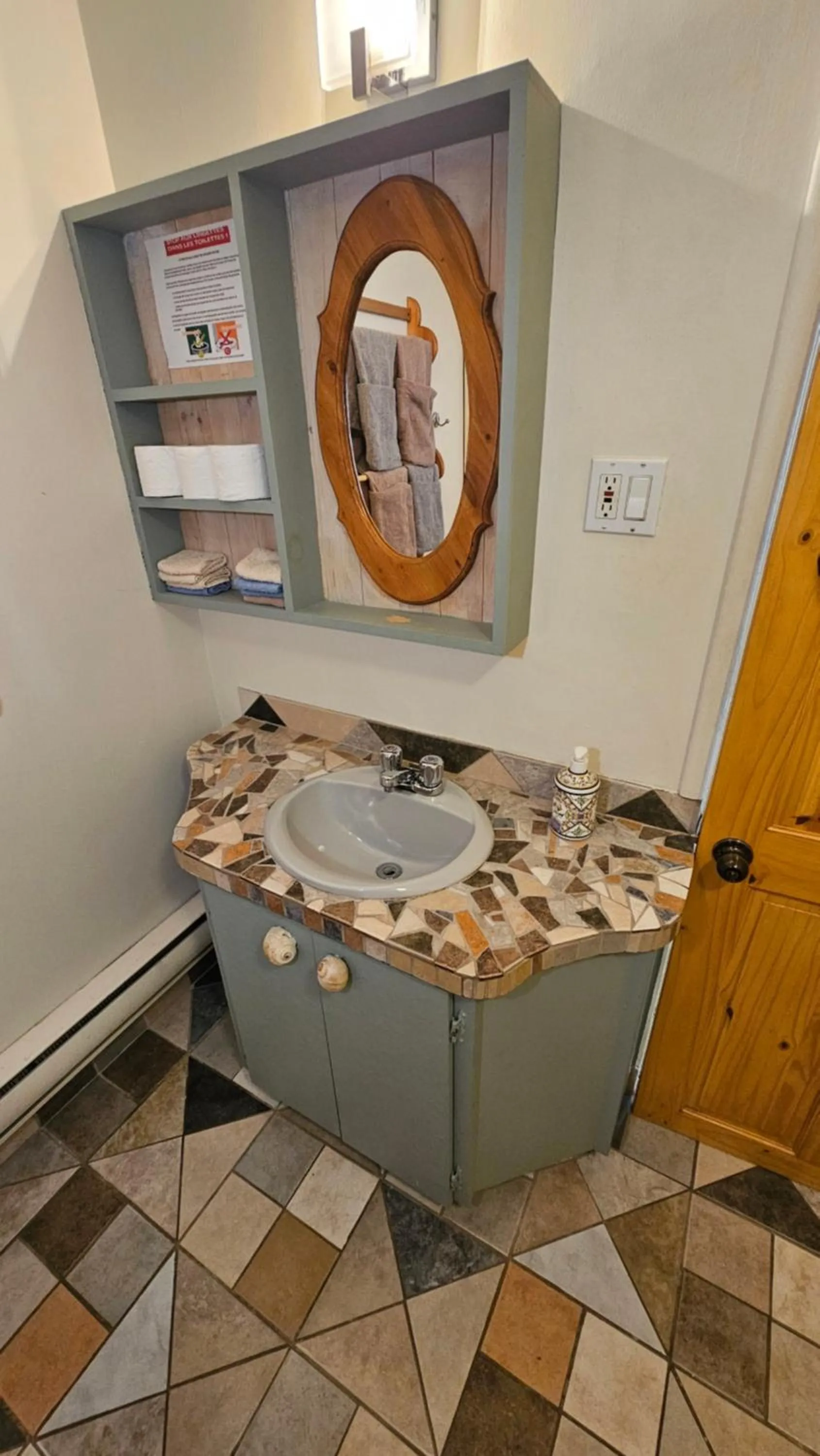 Bathroom in Séjour Flèche du fjord vue Saguenay Mont Valin