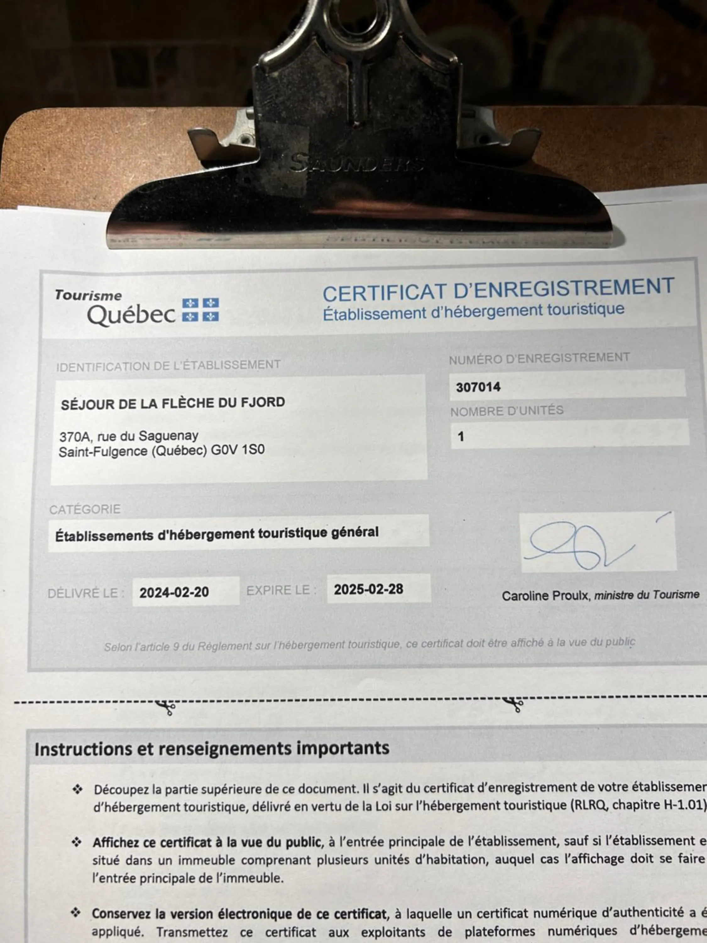 Logo/Certificate/Sign in Séjour Flèche du fjord vue Saguenay Mont Valin