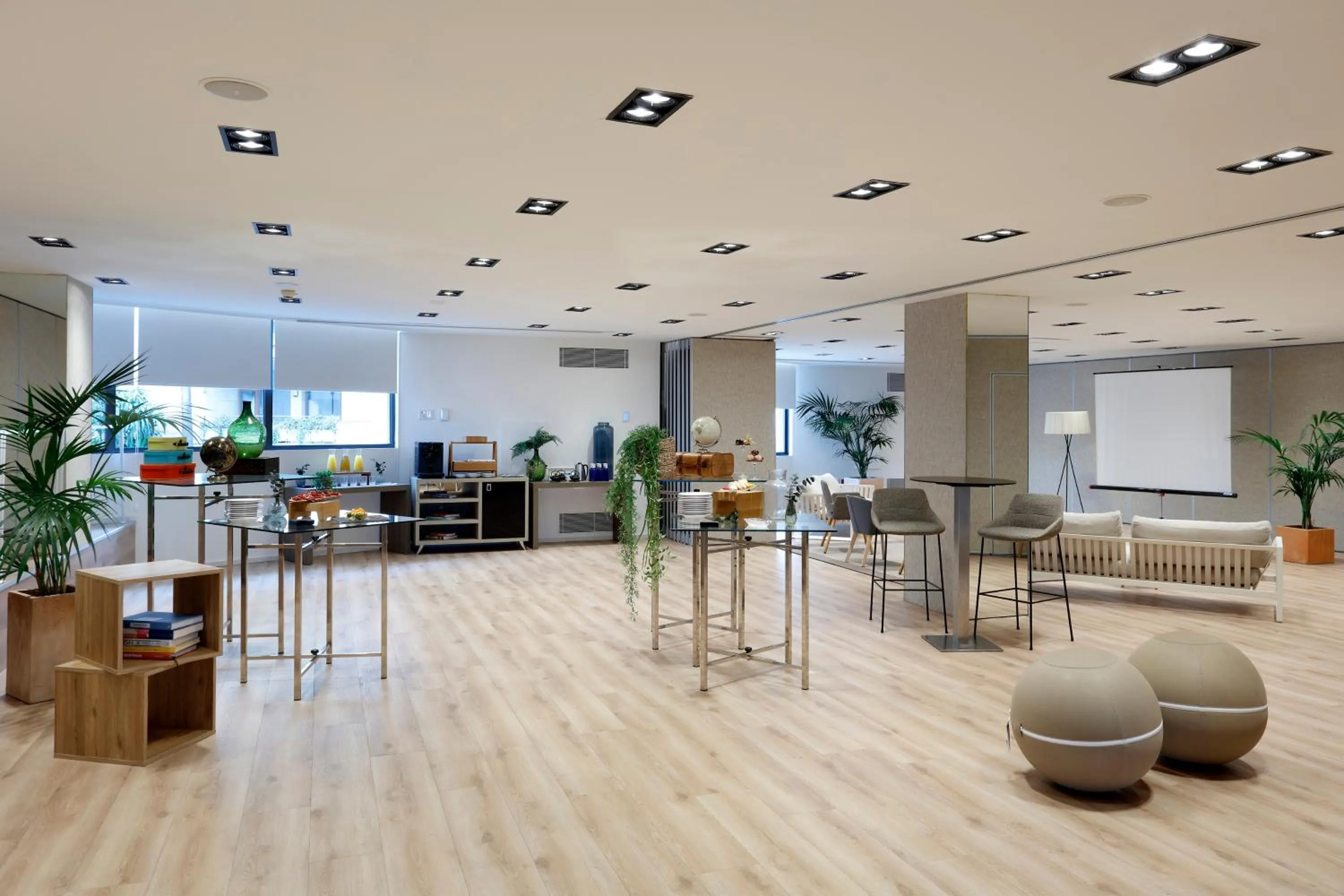 Lounge or bar in Meliá Palma Marina